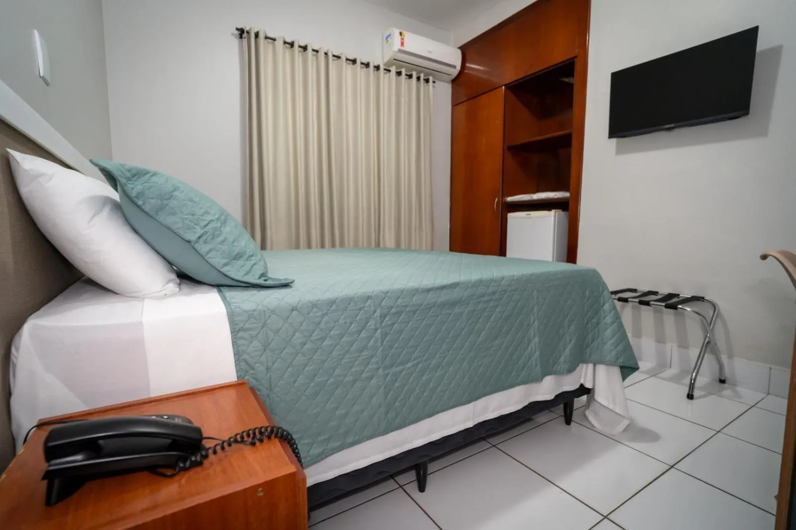 Bed in Bandeirantes Hotel