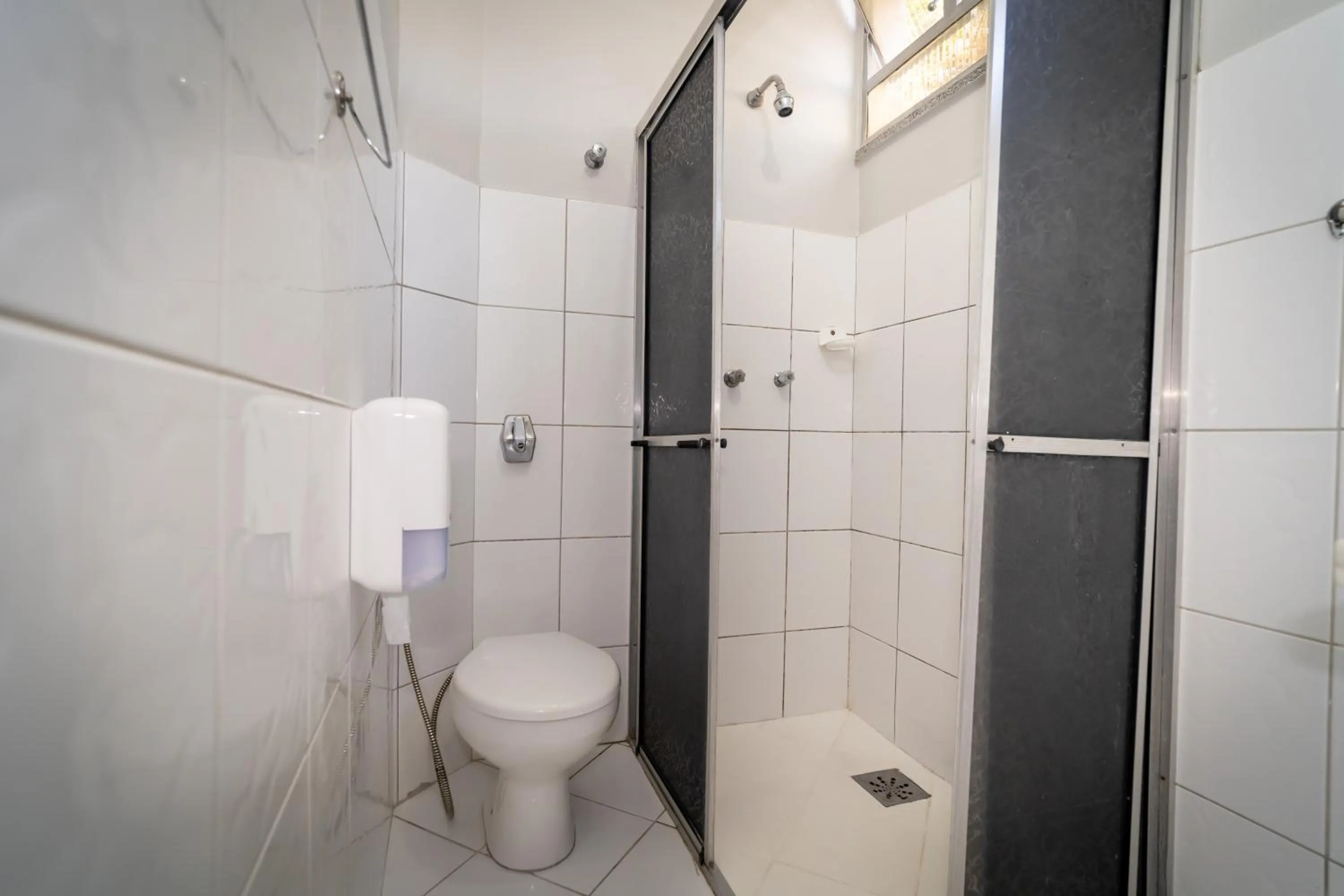 Bathroom in Bandeirantes Hotel