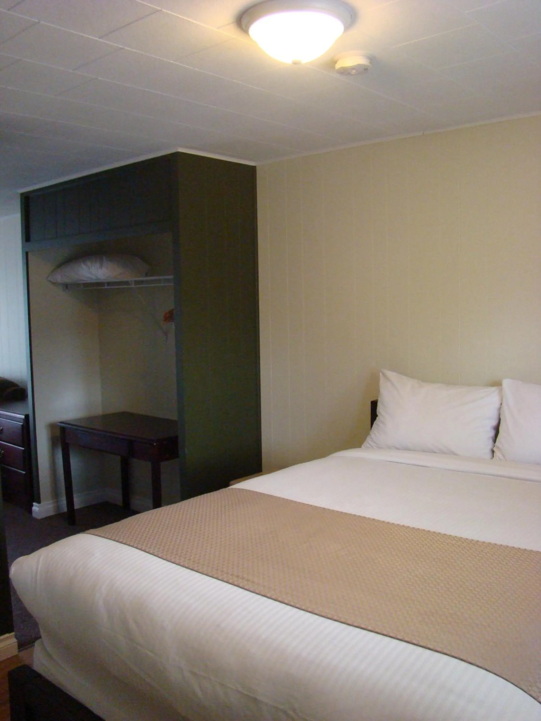 Bedroom in Paddock Inn