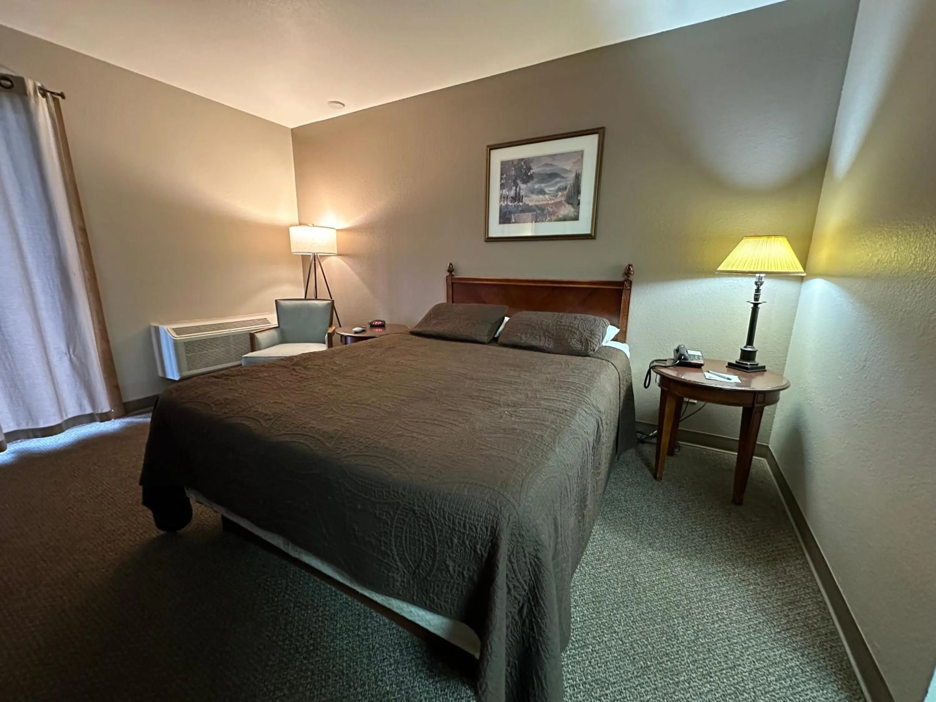 Bed in Timber Lodge Inn