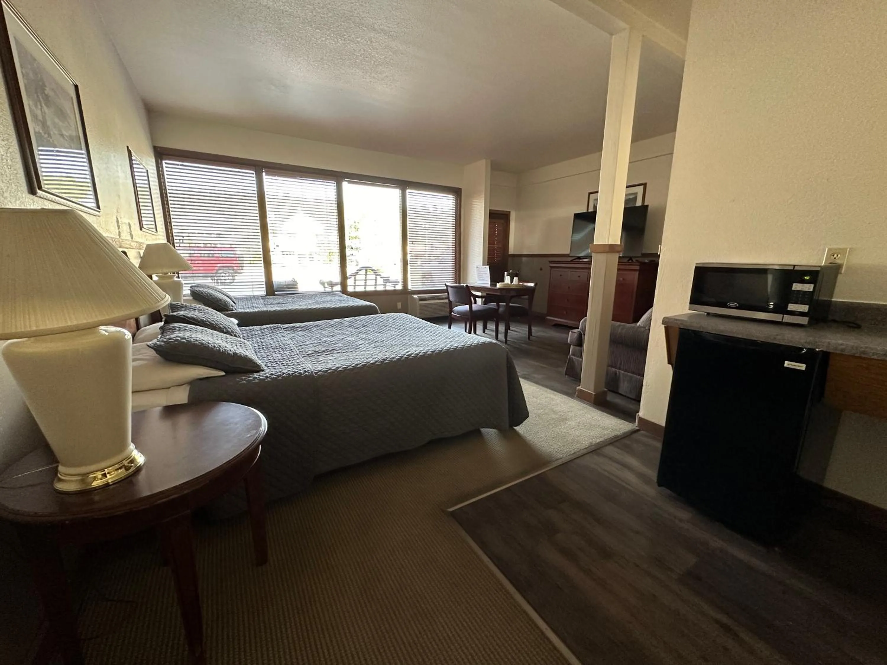 Bed in Timber Lodge Inn