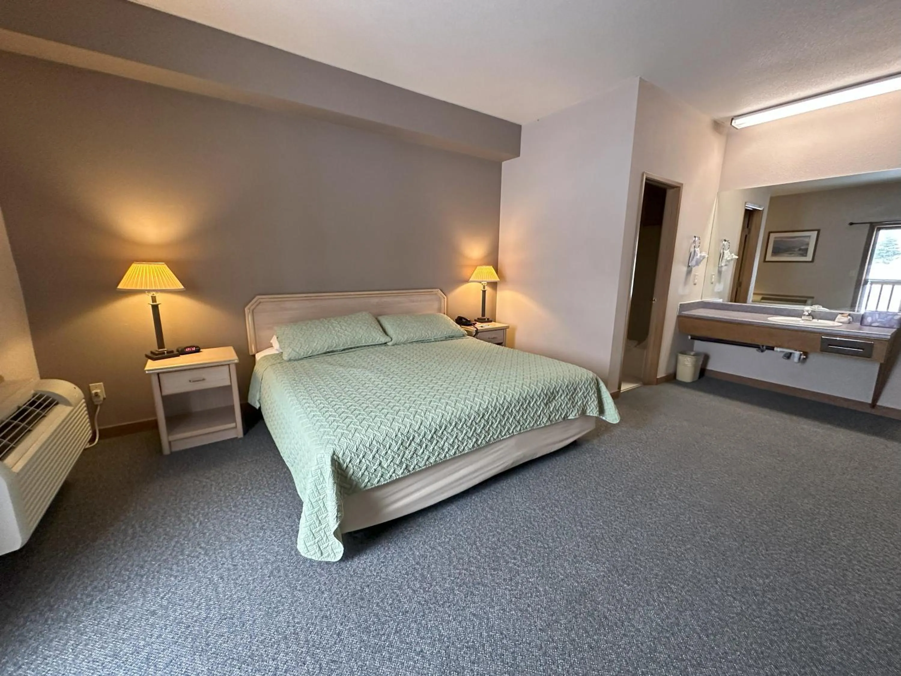 Bed in Timber Lodge Inn