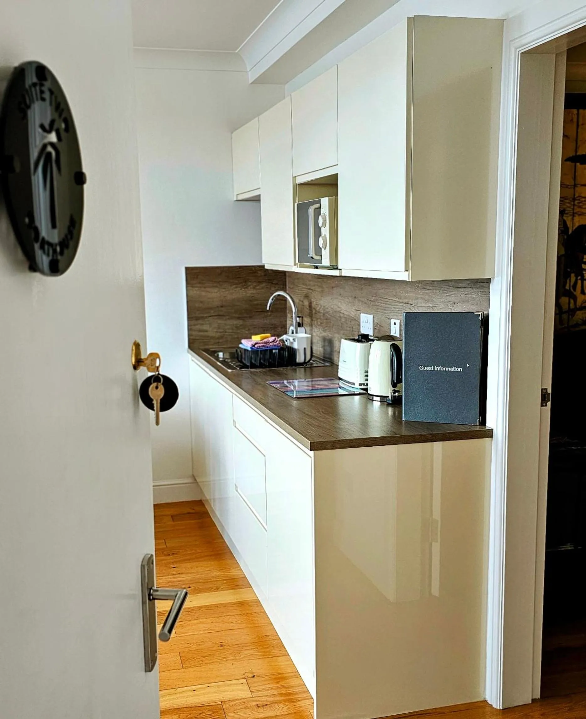 Facade/entrance in Boat House Super Suites