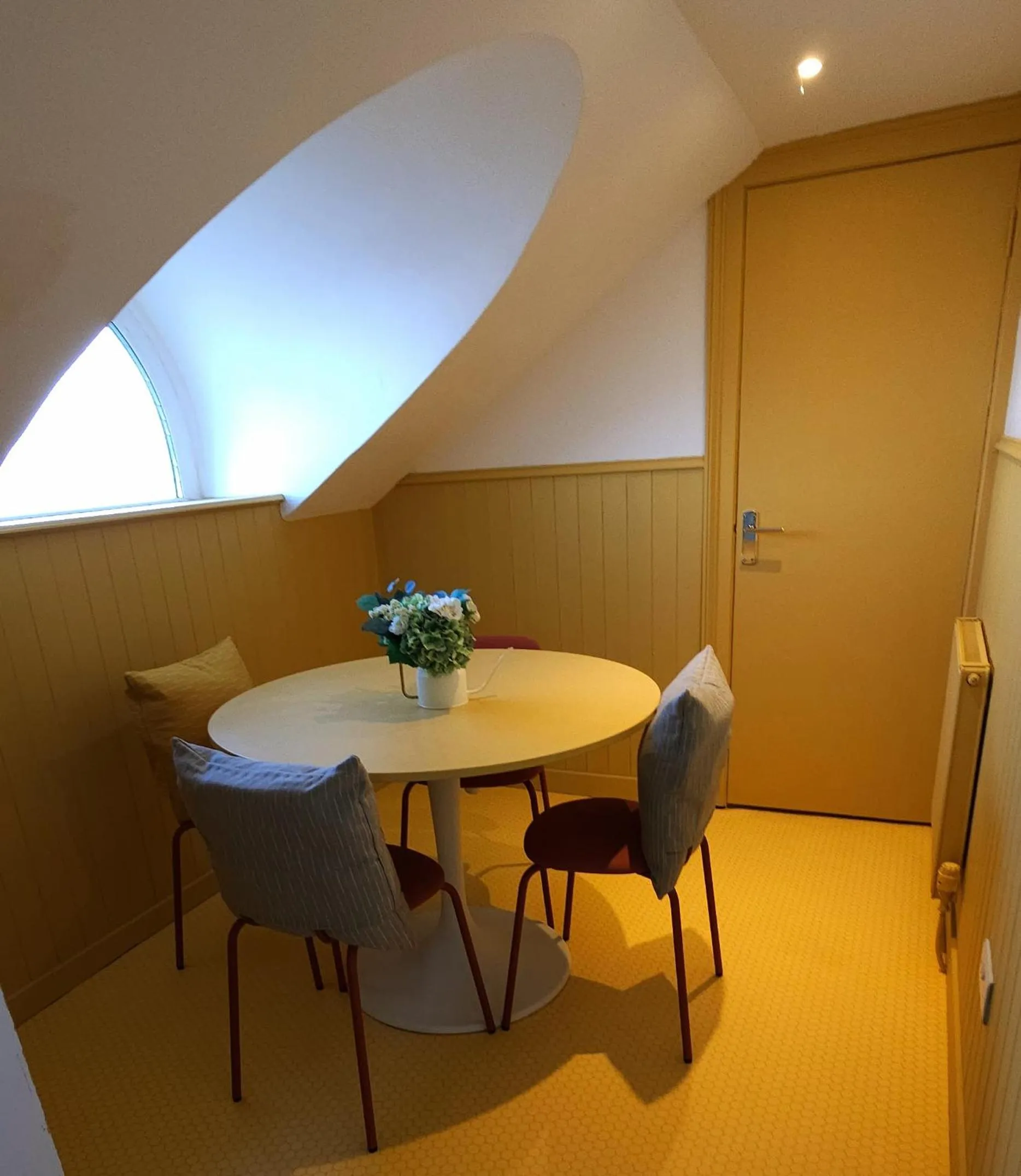 Dining area in Boat House Super Suites