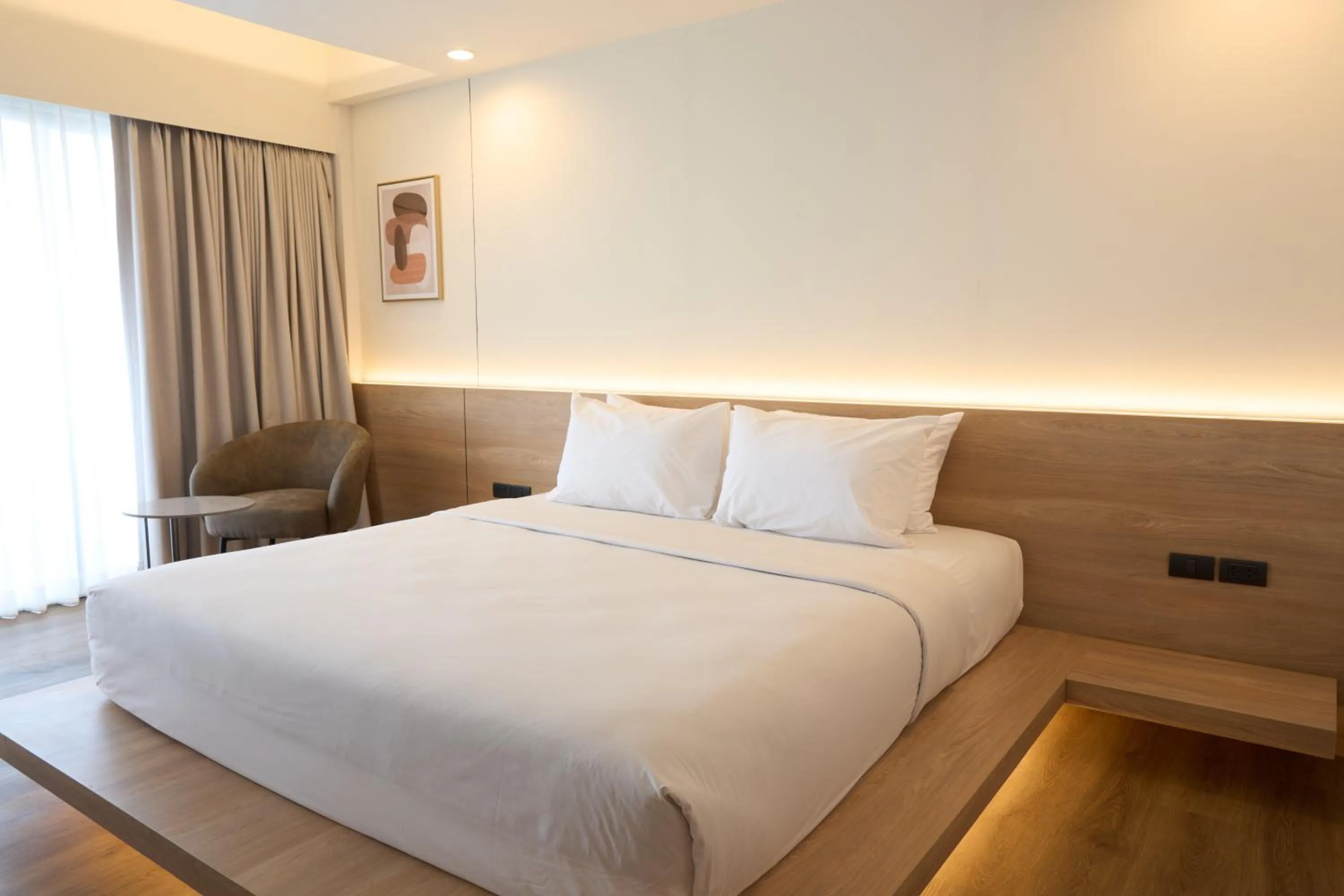 Bed in Welcome Plaza Hotel Pattaya