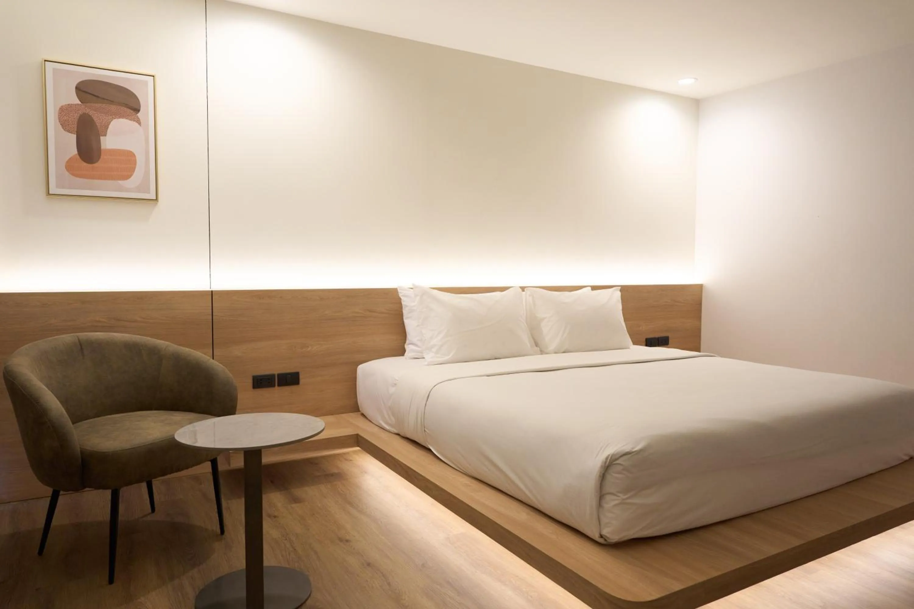 Bed in Welcome Plaza Hotel Pattaya