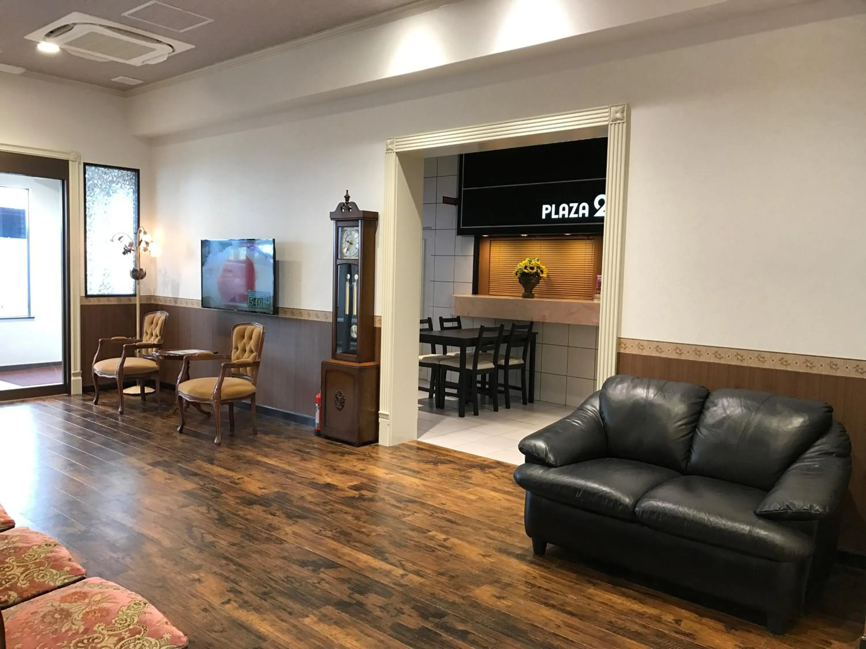 Communal lounge/ TV room in ビジネスインホテルプラザ21大阪京橋