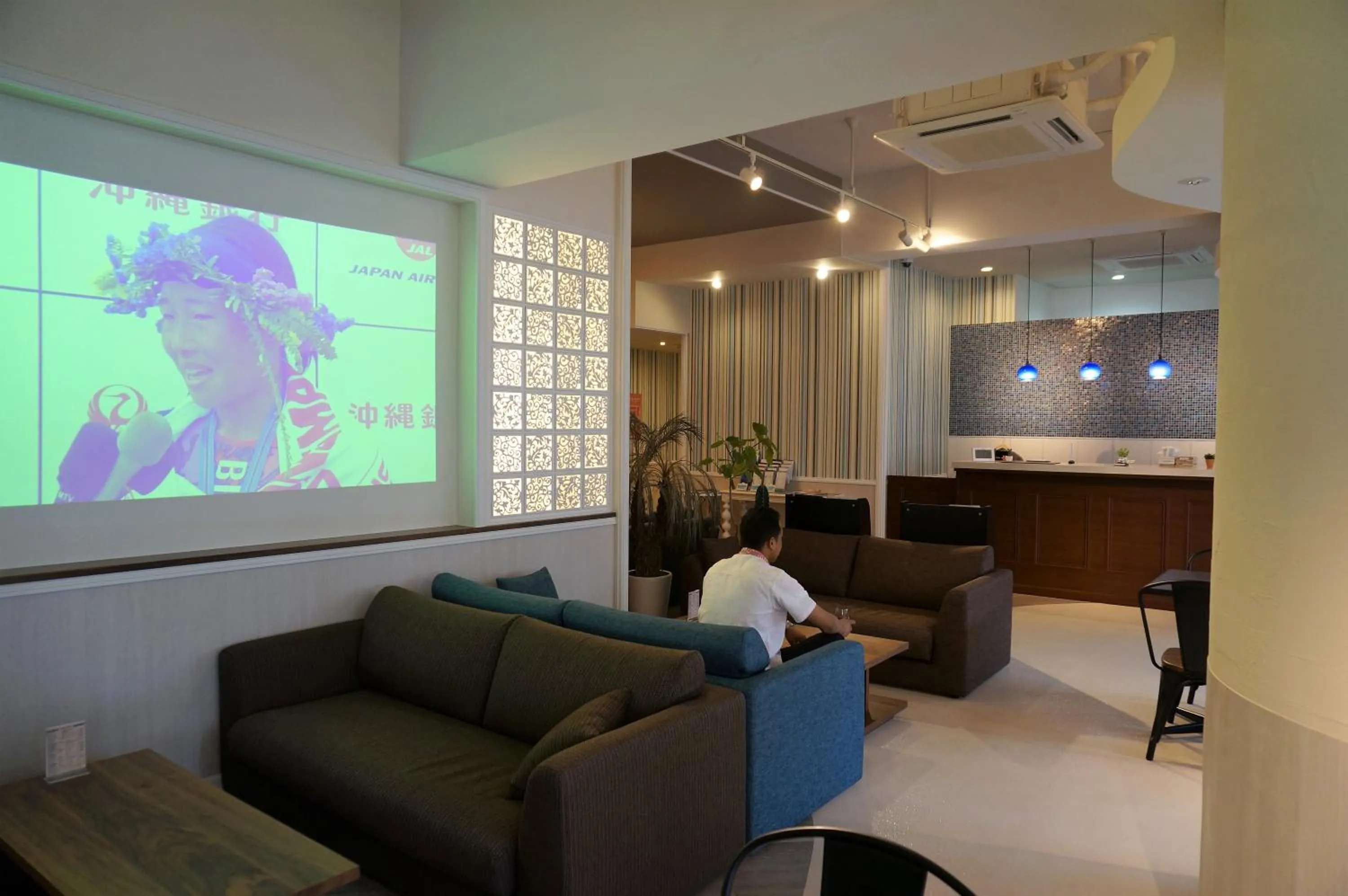 Communal lounge/ TV room in HOTEL THE CUBE Naha Kokusai Street