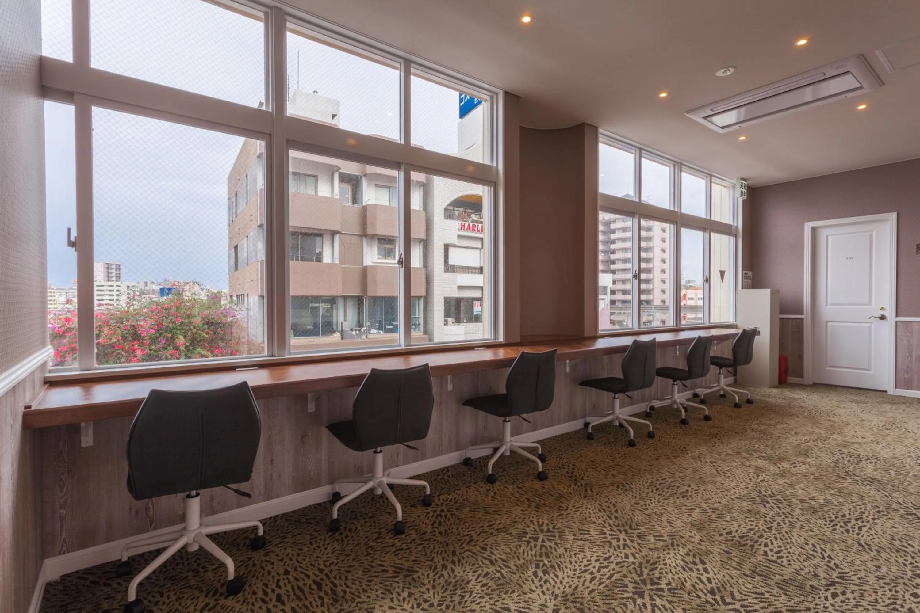 Communal lounge/ TV room in HOTEL THE CUBE Naha Kokusai Street