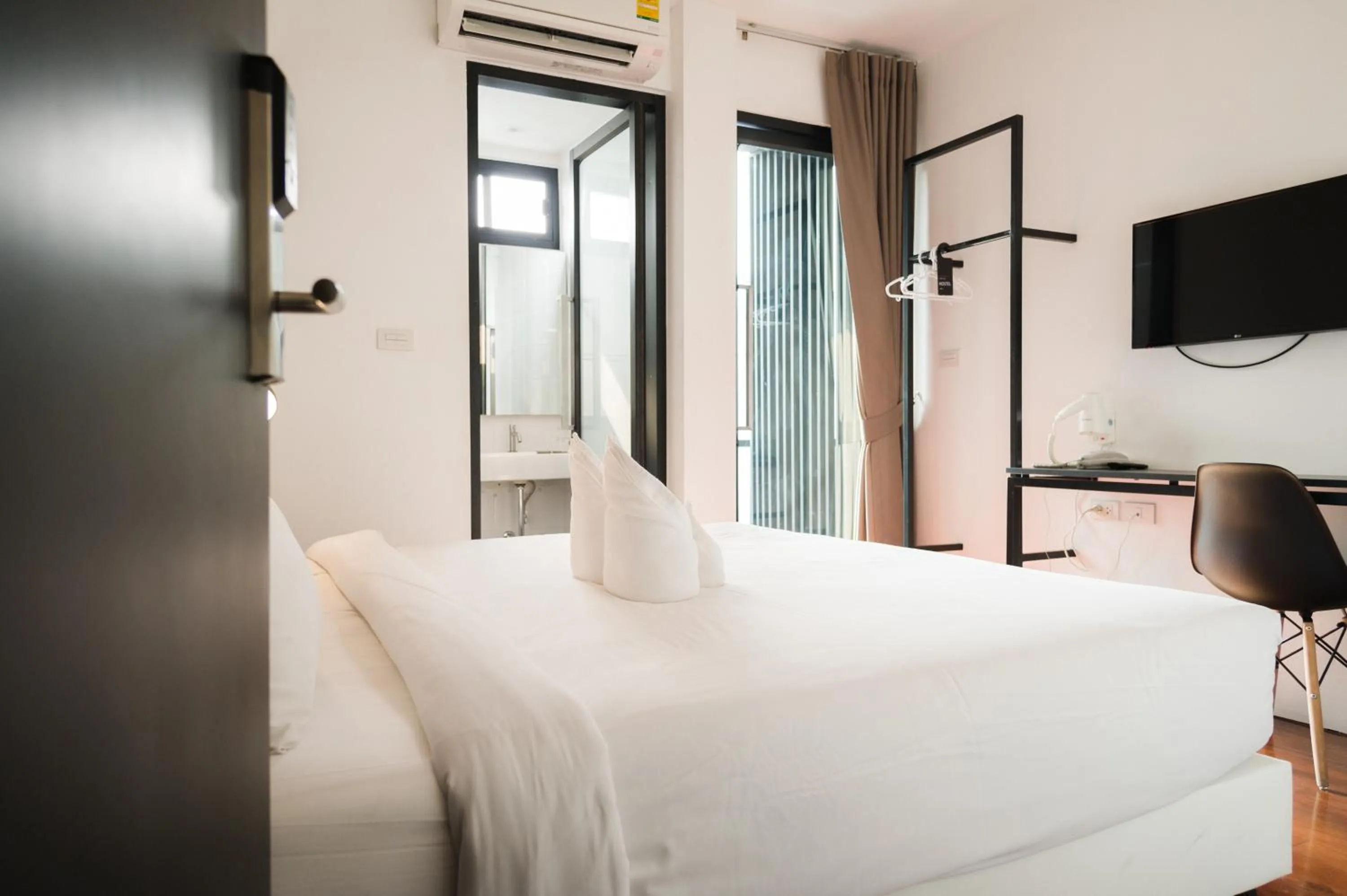 Bed in The Common Hostel