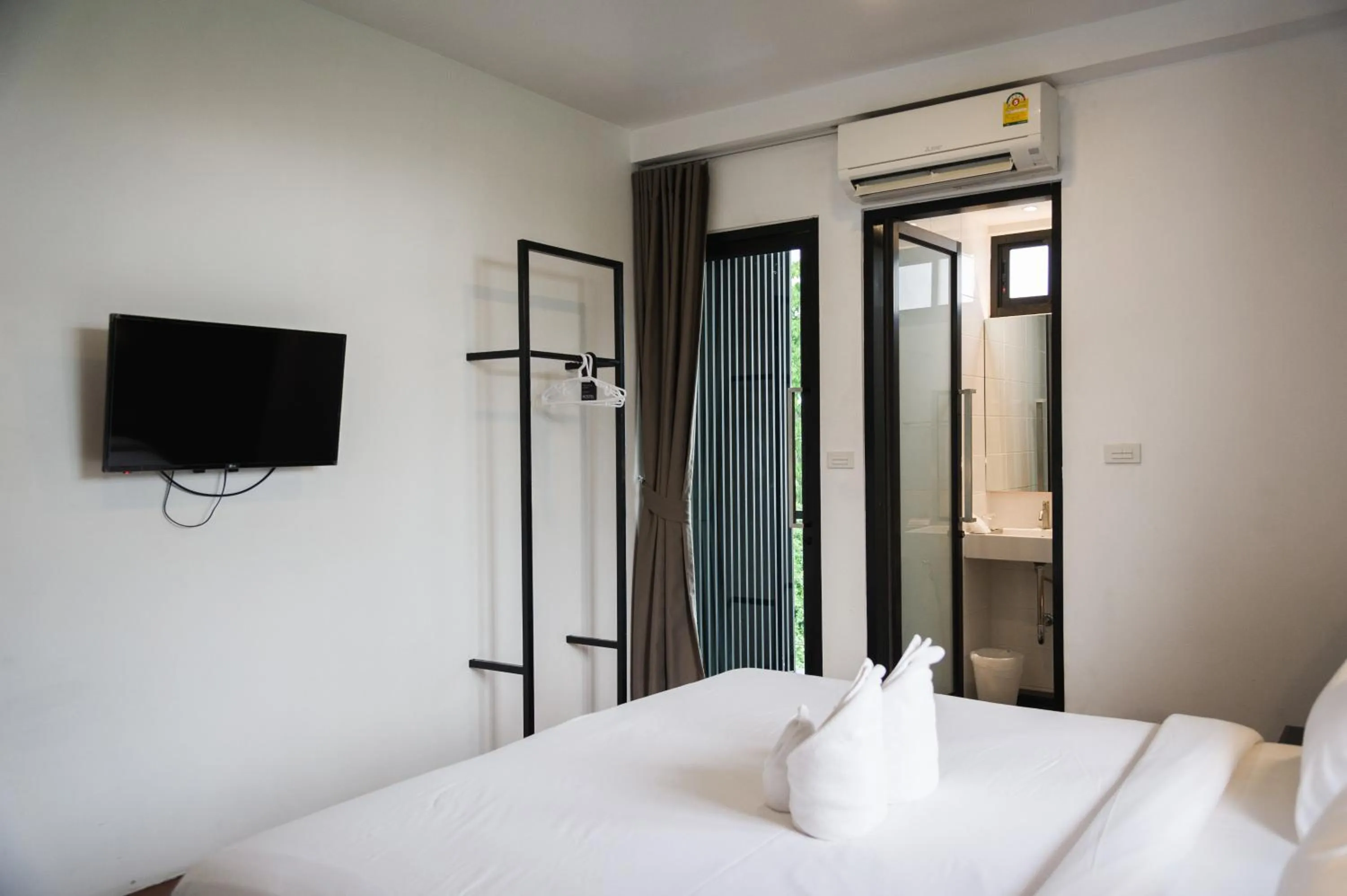 Photo of the whole room, Bed in The Common Hostel