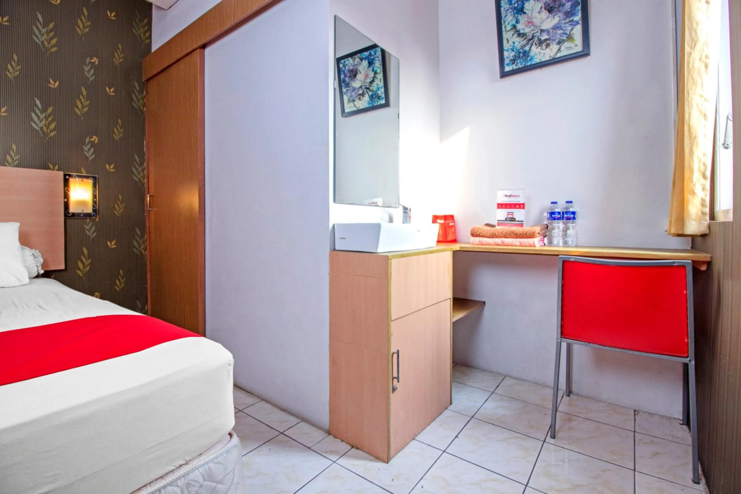 Bed in RedDoorz Syariah near BTC Fashion Mall