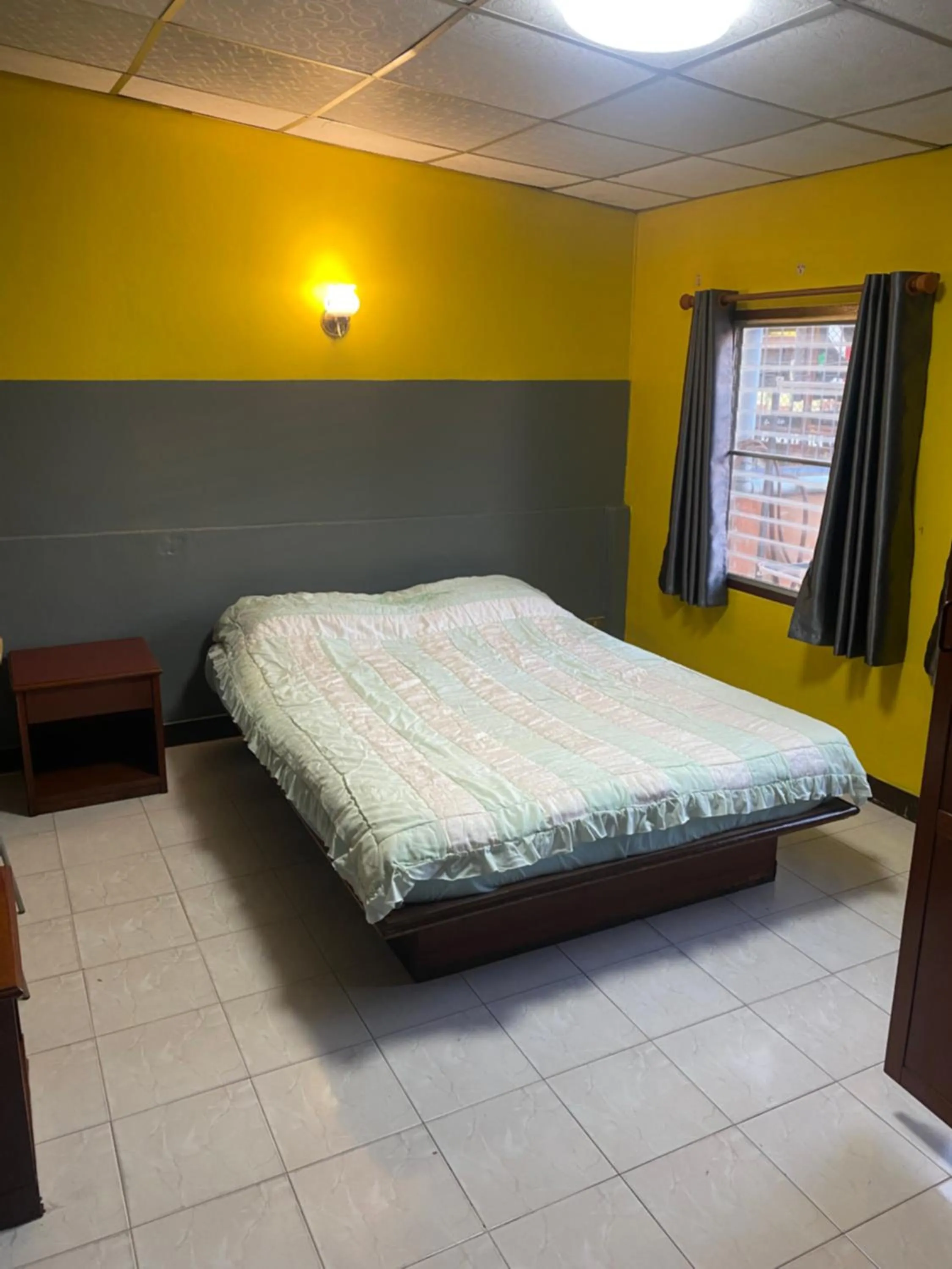 Bedroom, Bed in Riviera Beach