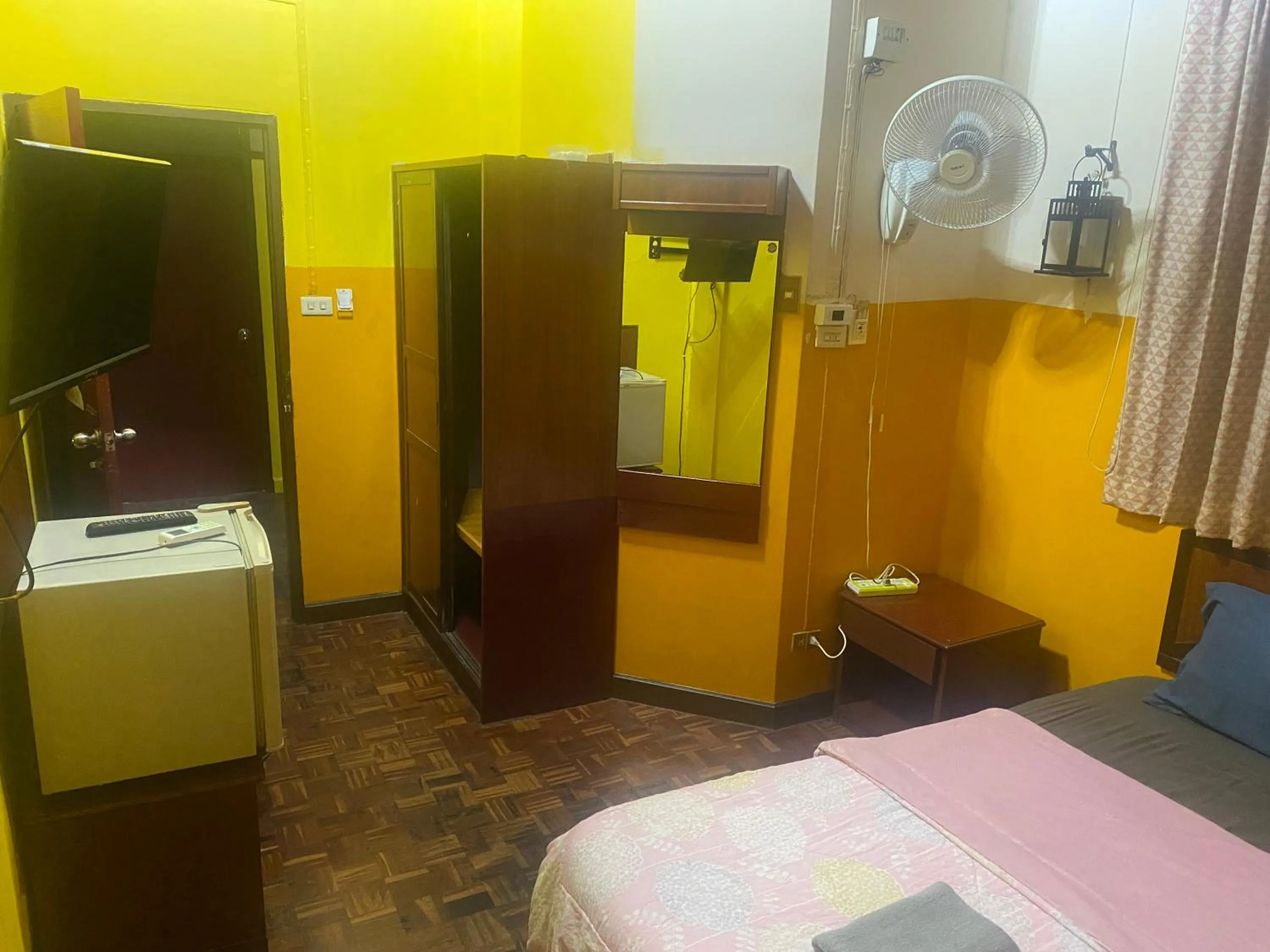 Bed in Riviera Beach