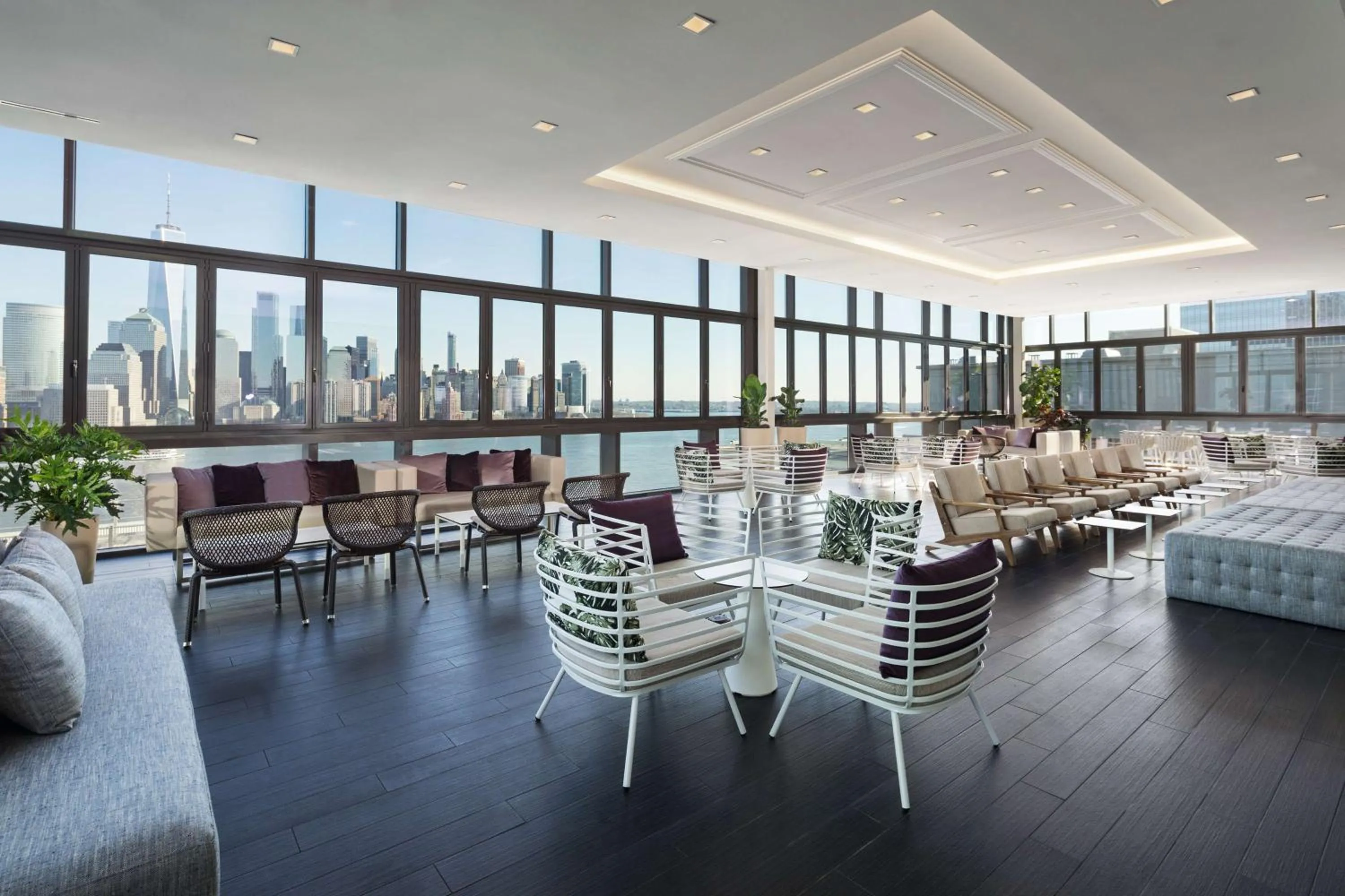 Lounge or bar in Hyatt House Jersey City