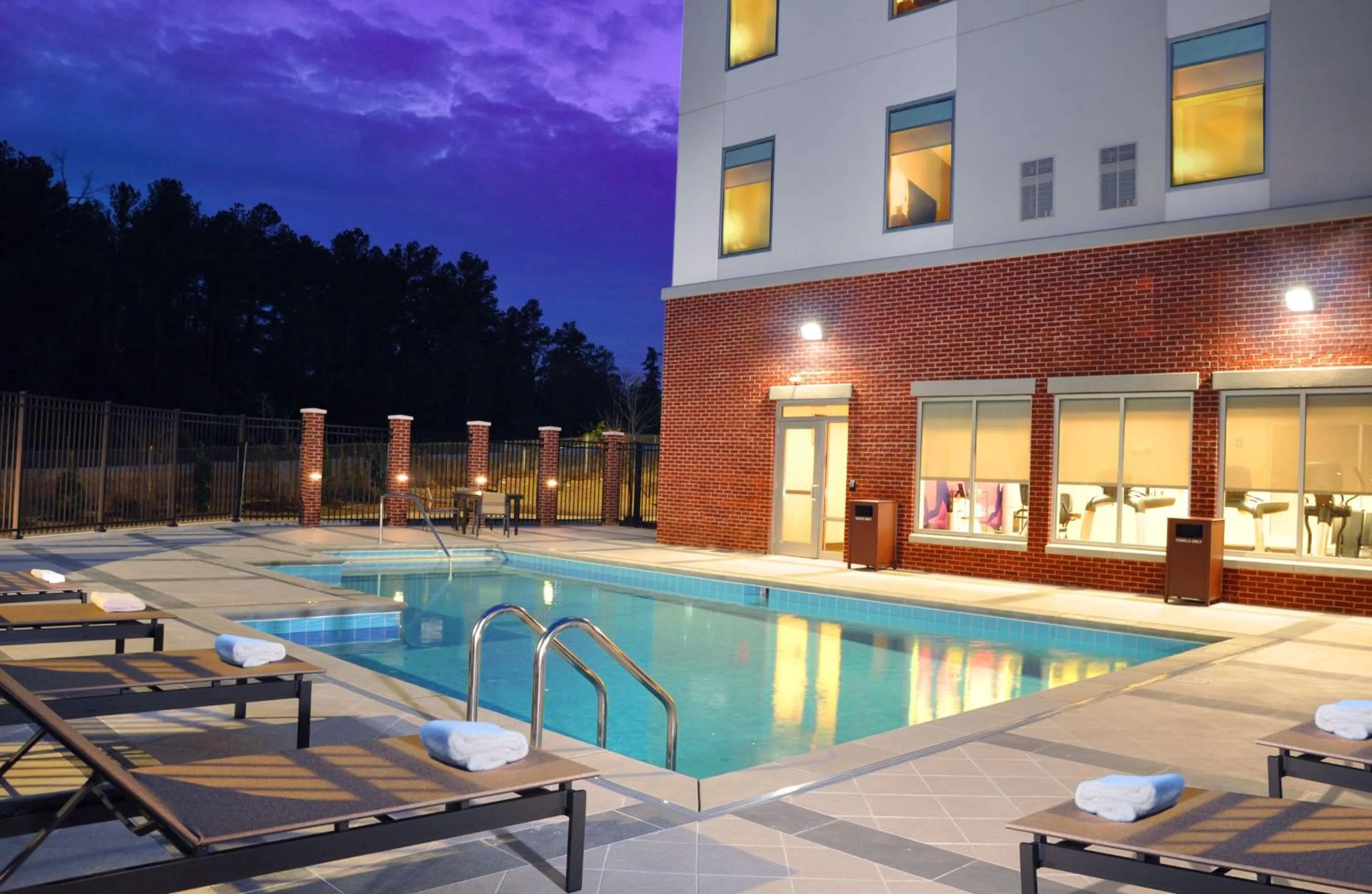 Swimming pool in Hyatt Place Augusta