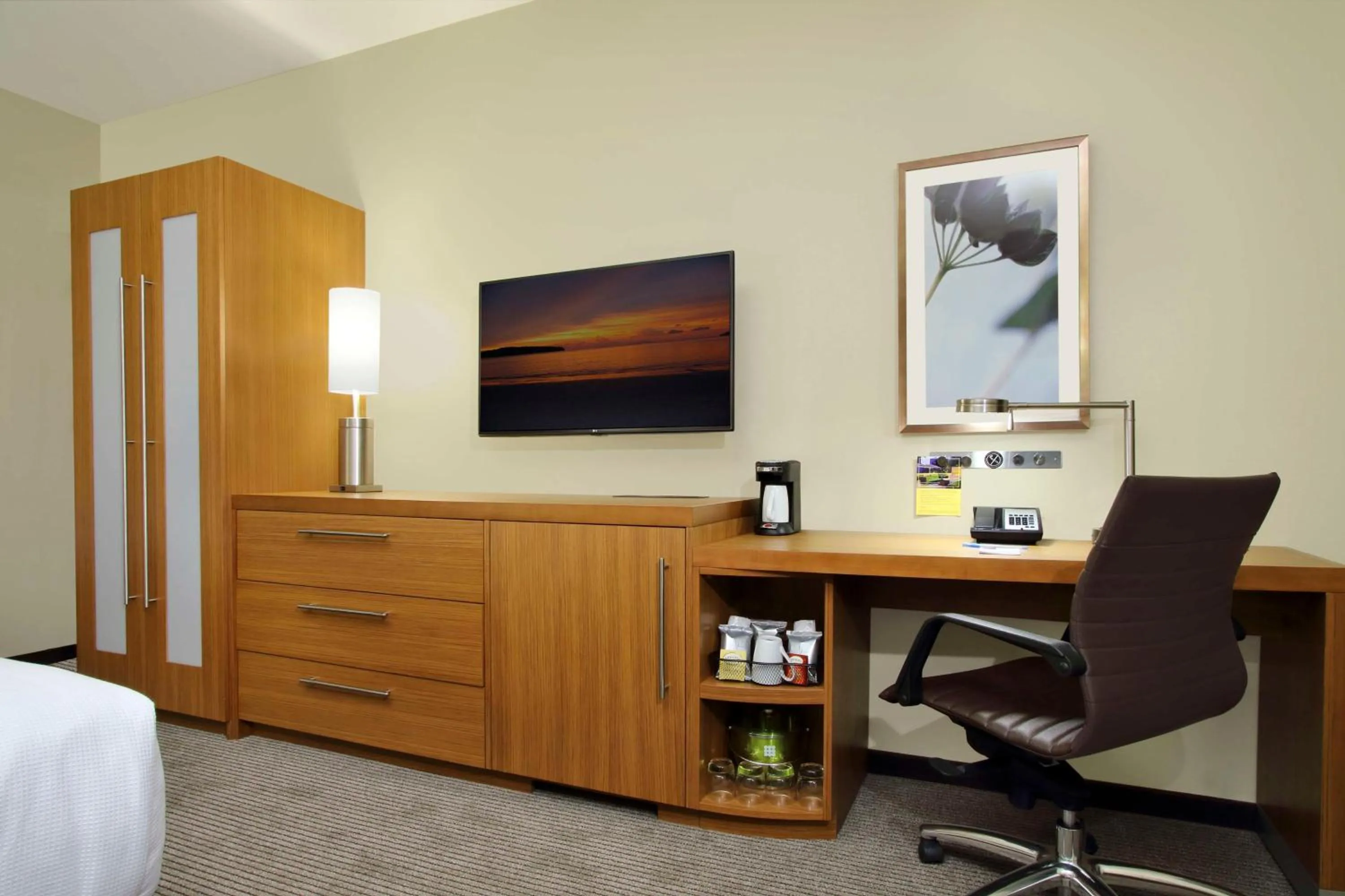 Bedroom in Hyatt Place Houston NW Vintage Park