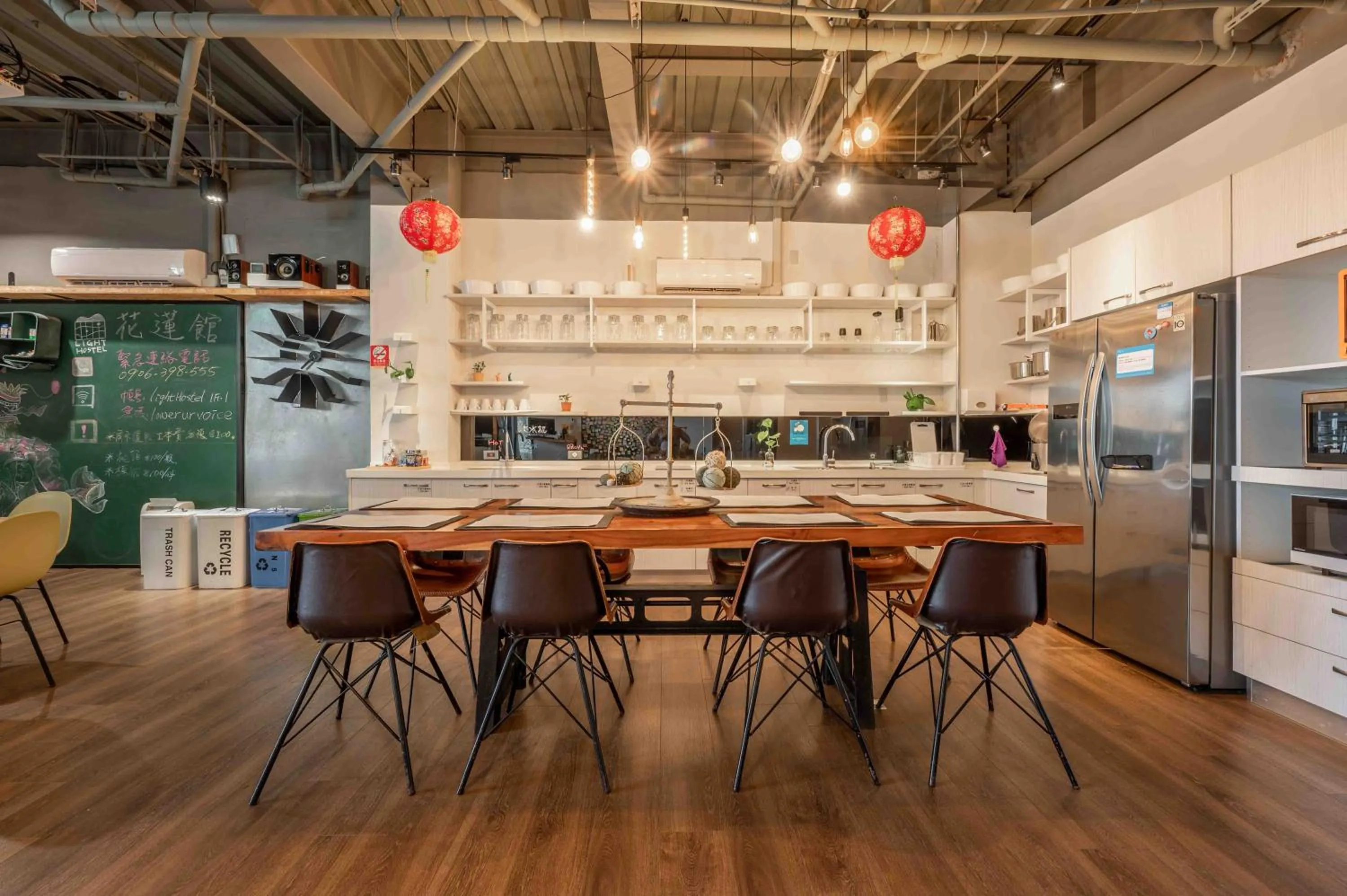 Communal kitchen in Light Hostel Hualien