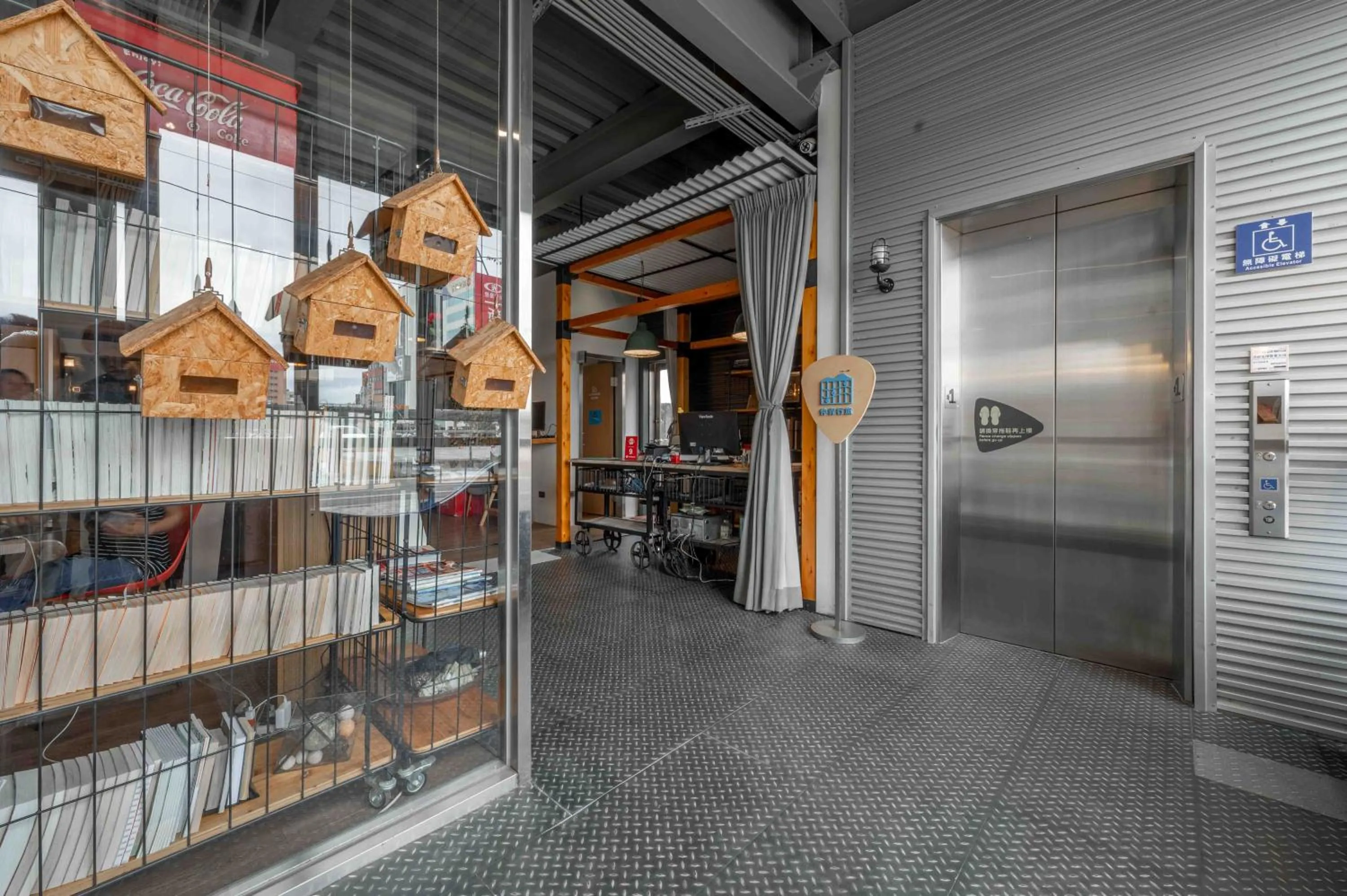 elevator in Light Hostel Hualien