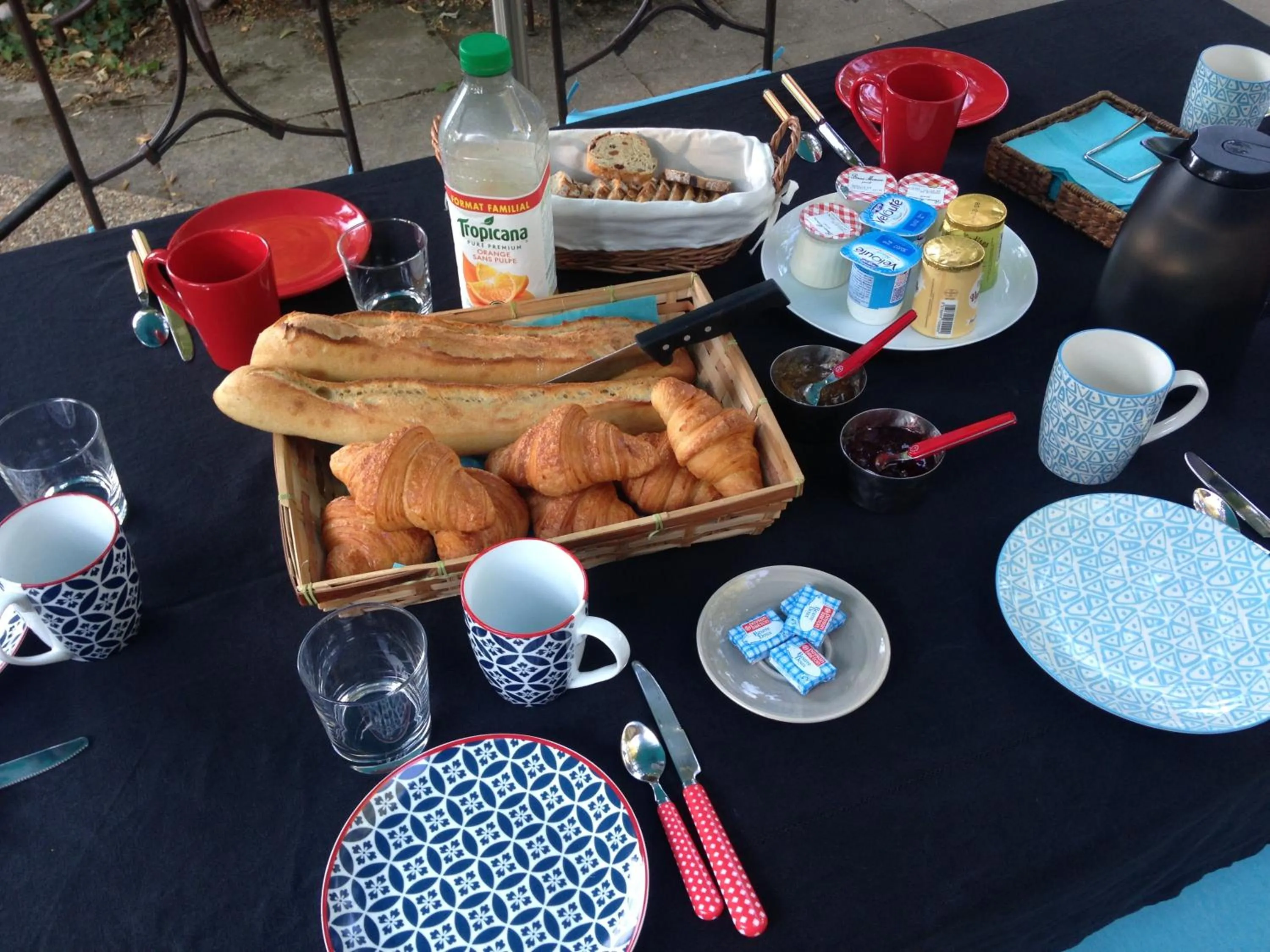 Continental breakfast in Le Mas des Platanes