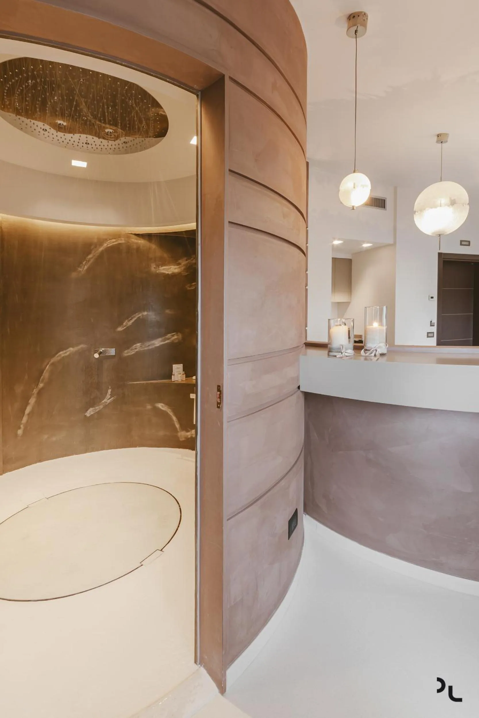 Shower in La Residenza del Monaco bianco