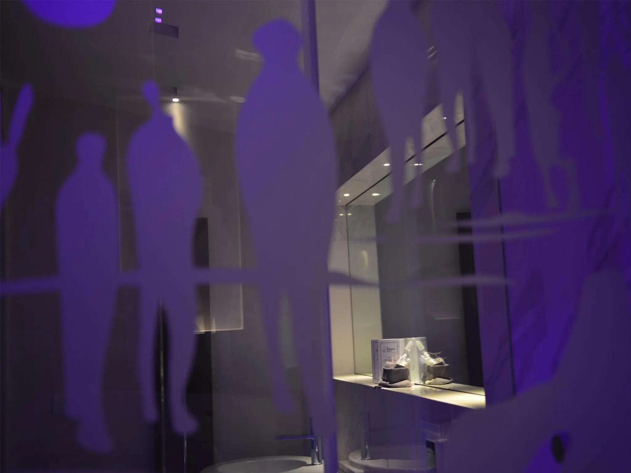 Decorative detail in La Residenza del Monaco bianco