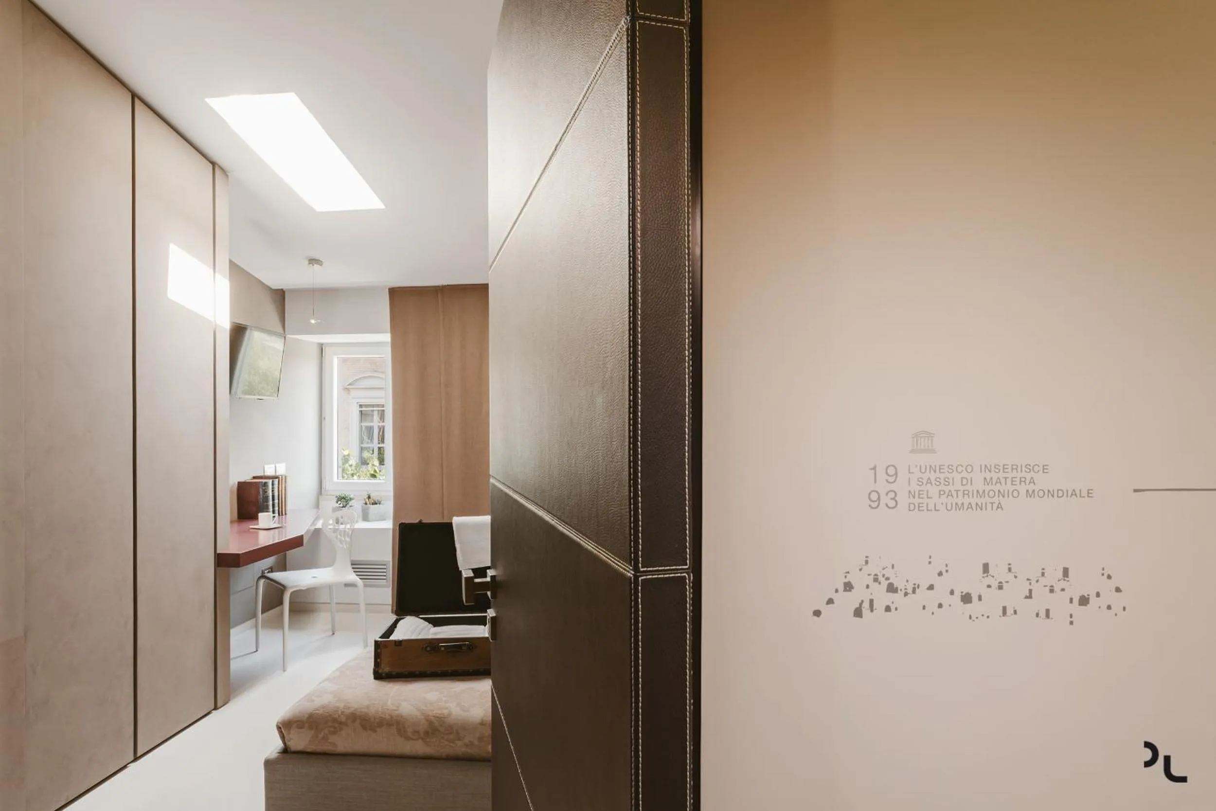 Photo of the whole room in La Residenza del Monaco bianco