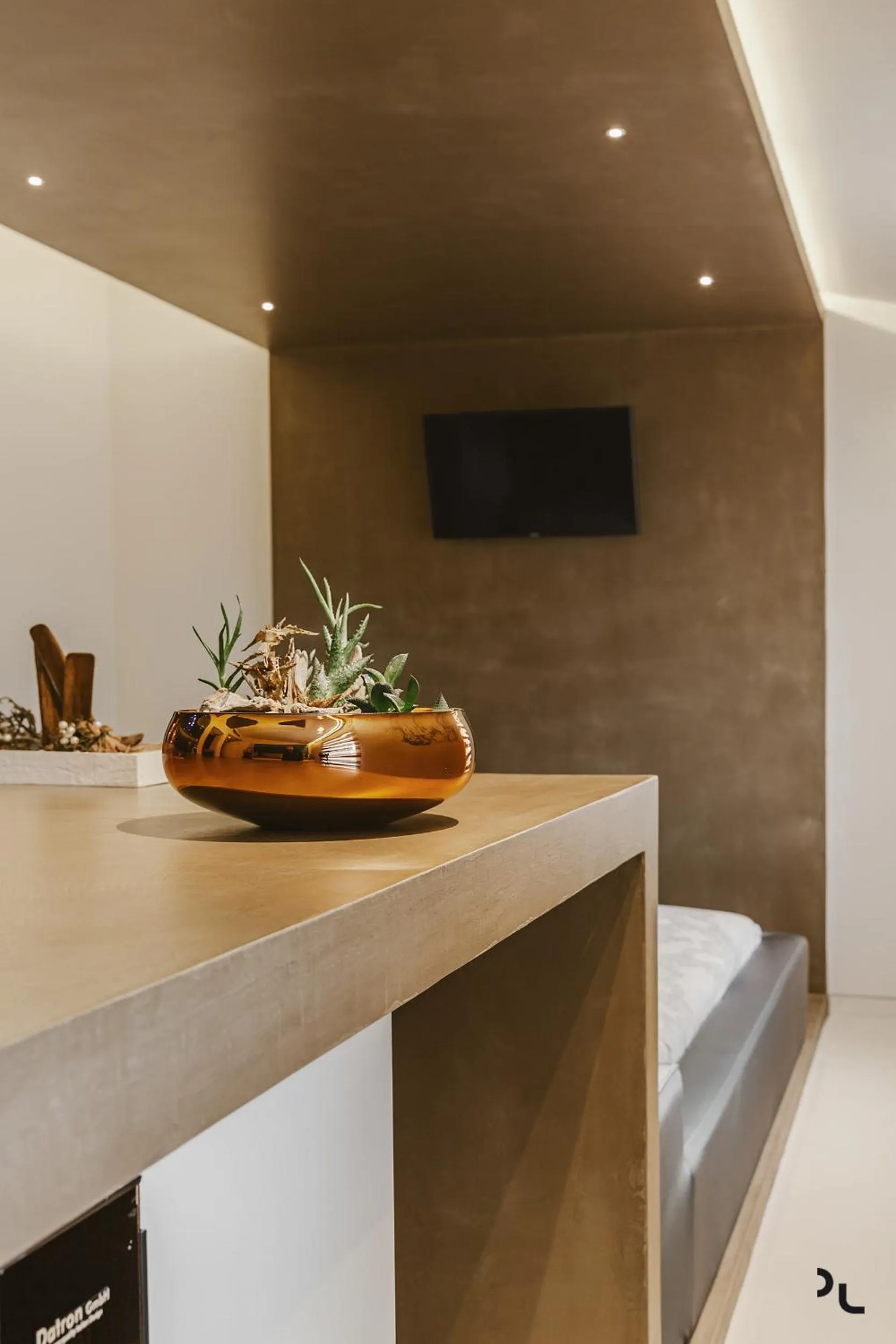 Decorative detail in La Residenza del Monaco bianco