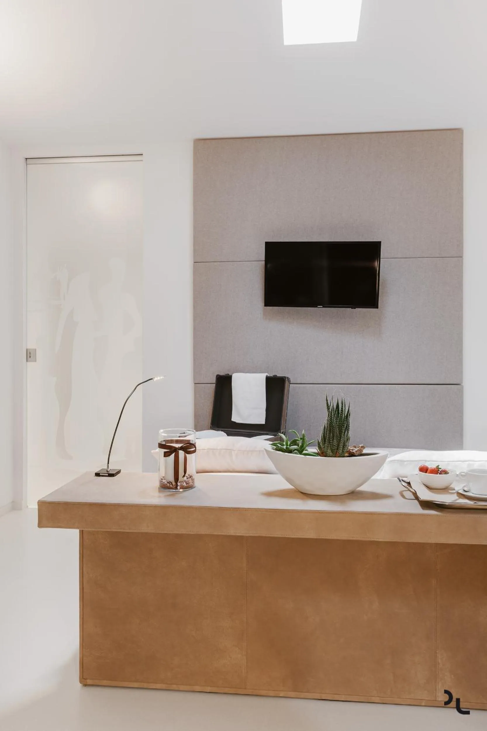 Photo of the whole room in La Residenza del Monaco bianco