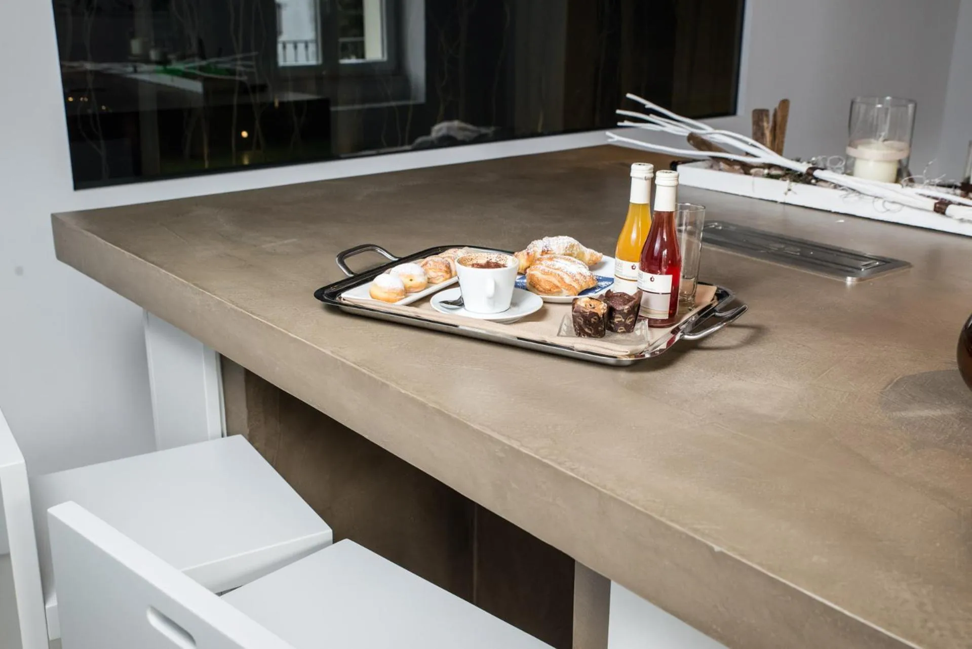 Day in La Residenza del Monaco bianco