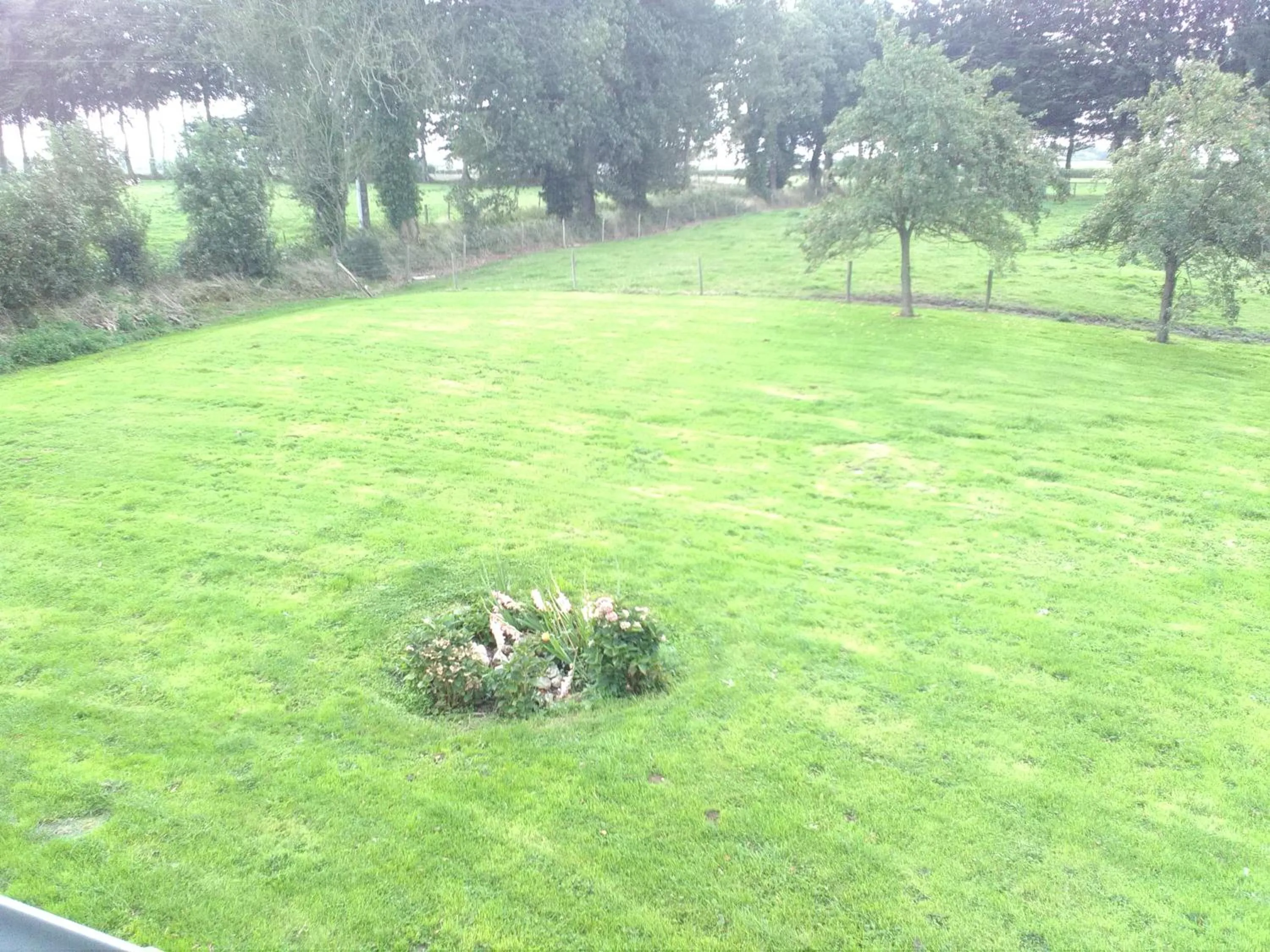 Garden view in bnb chambres normandie