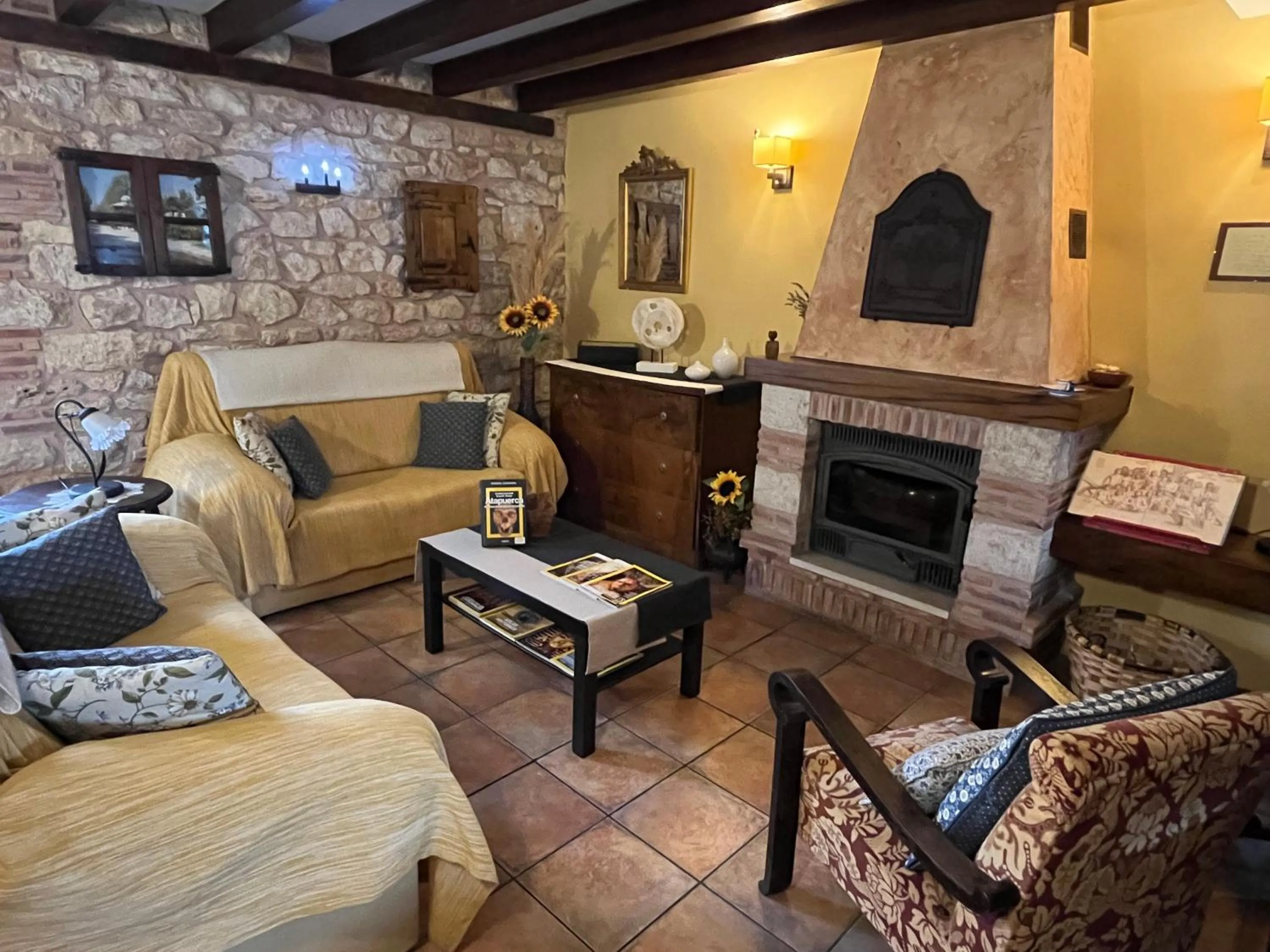 Communal lounge/ TV room in La Cabala de Ibeas