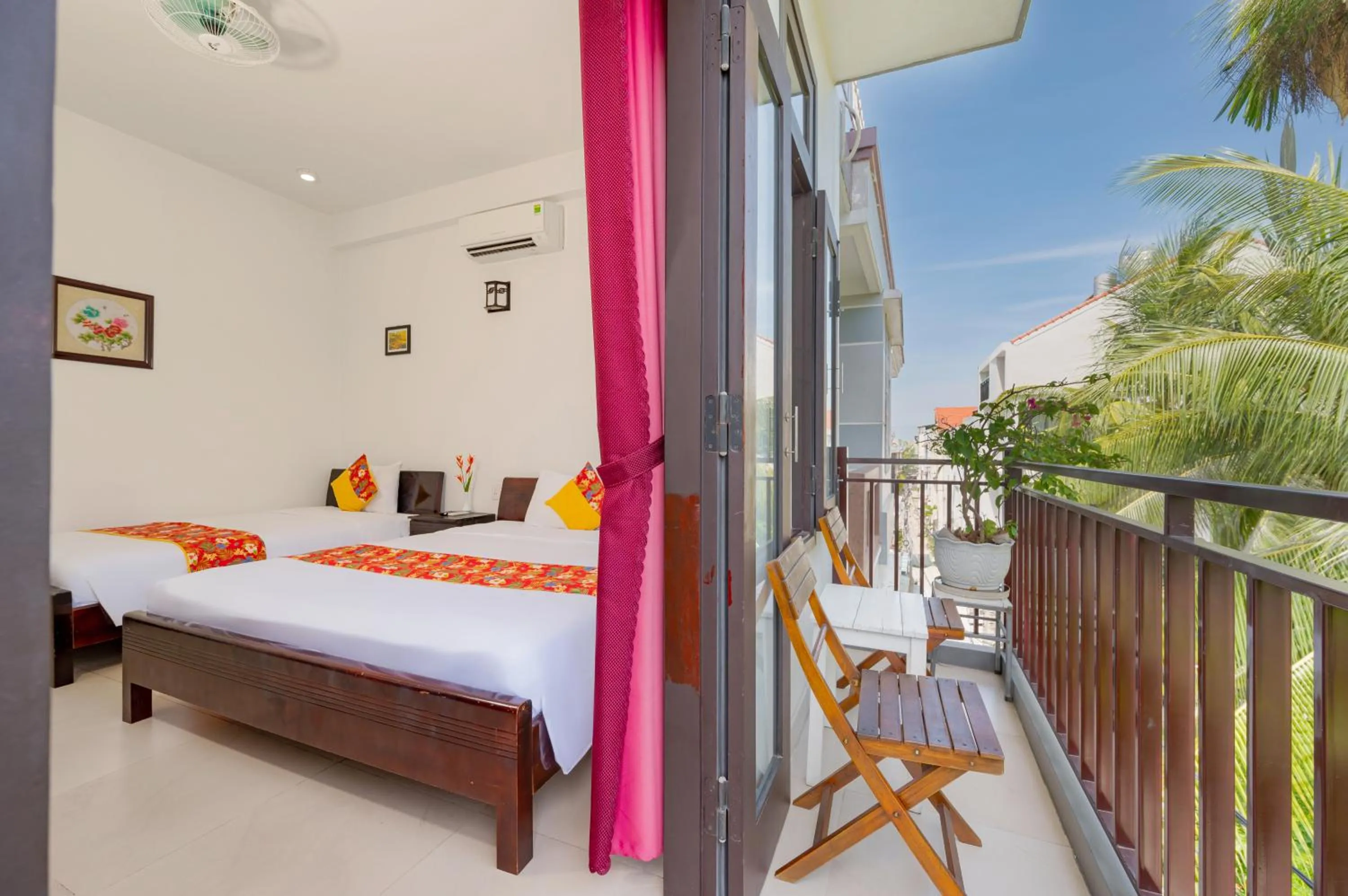 Balcony/Terrace, Bed in Quynh Chau Homestay Hội An