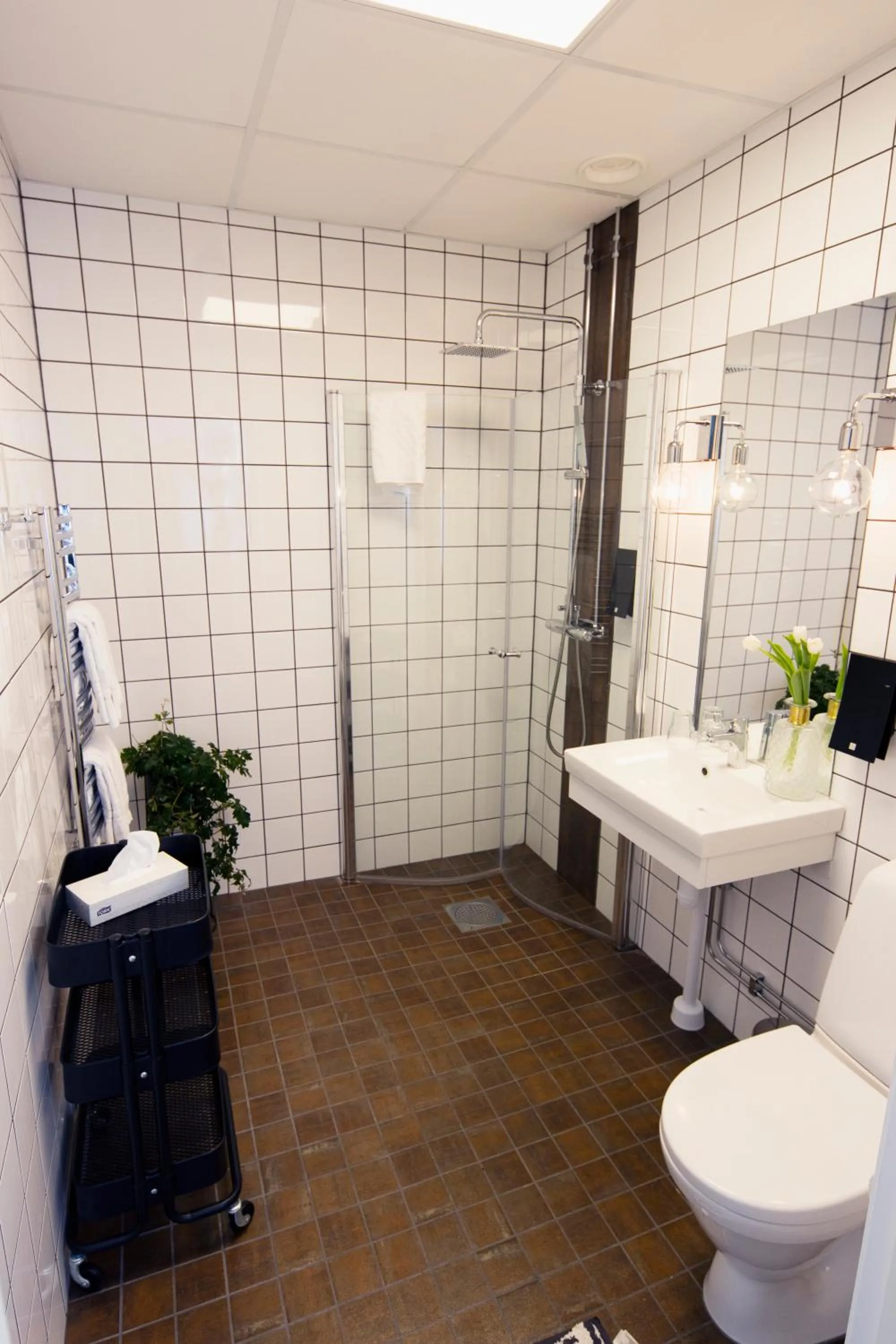 Shower in Livin Station Hotel