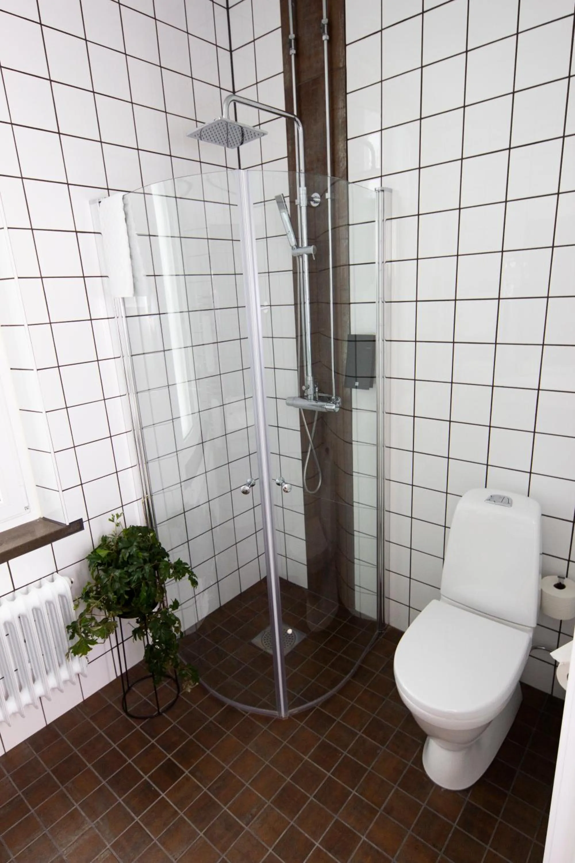 Shower in Livin Station Hotel