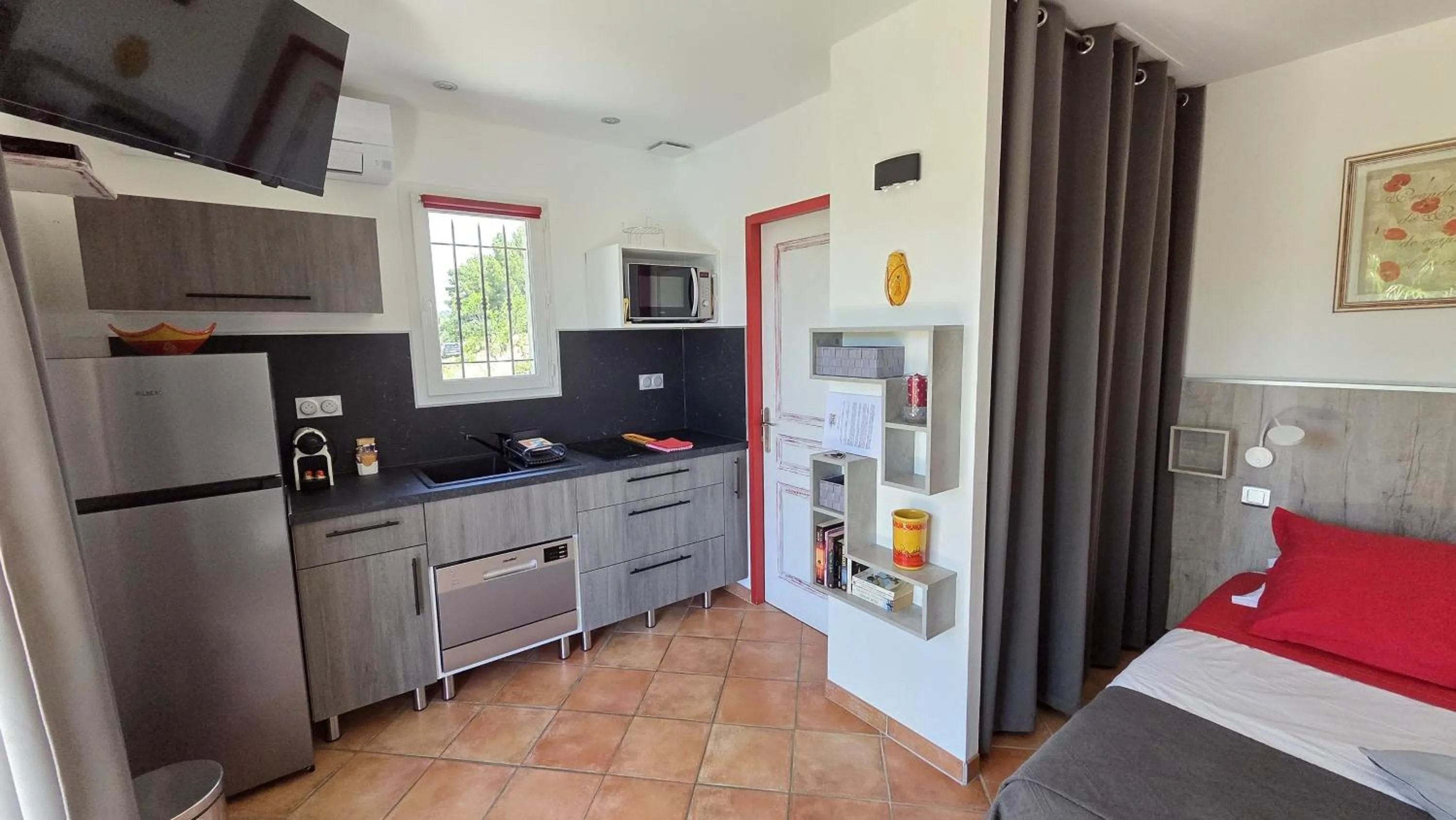 Bed in la cigale sous l'olivier