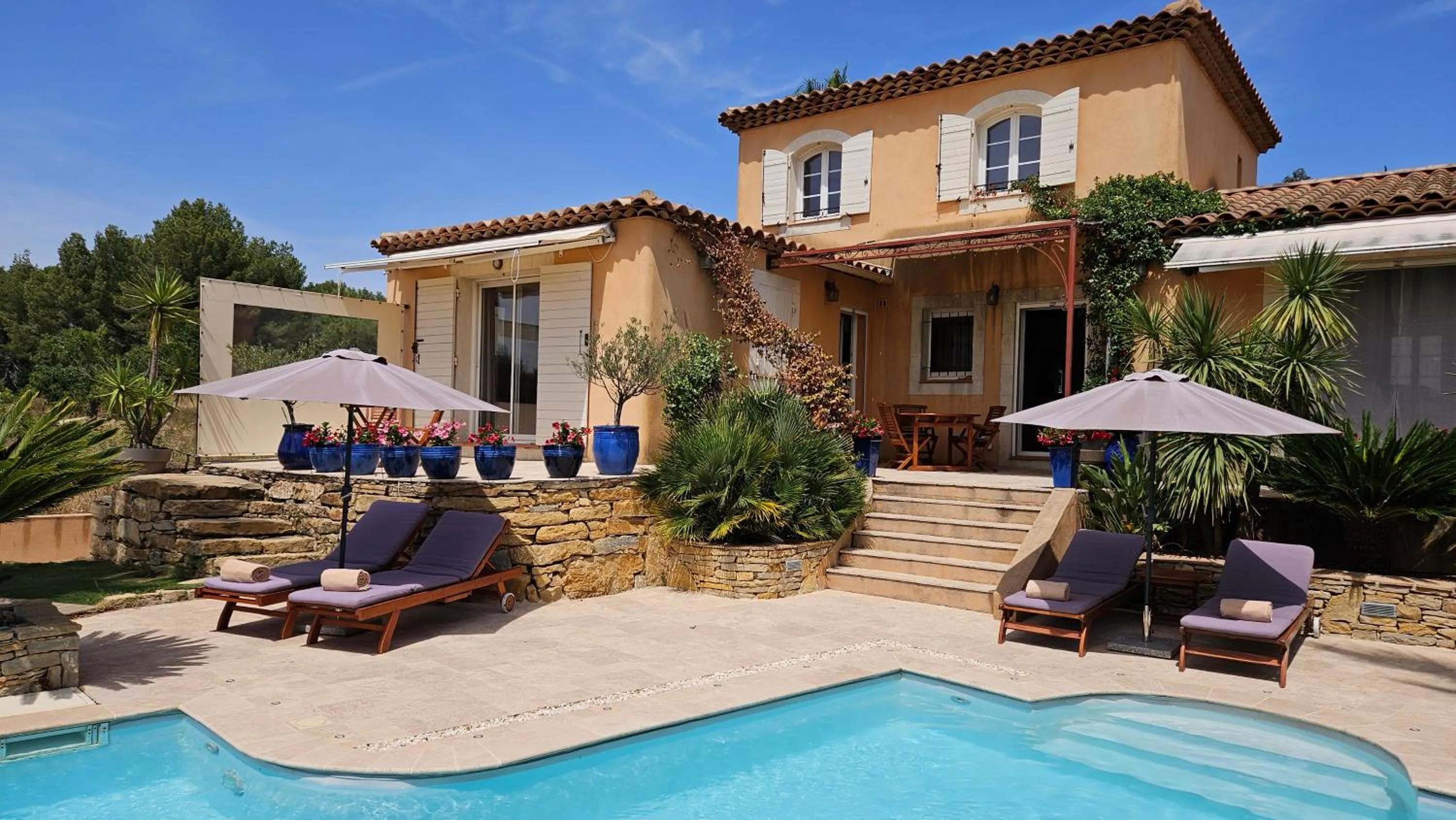 Property building in la cigale sous l'olivier