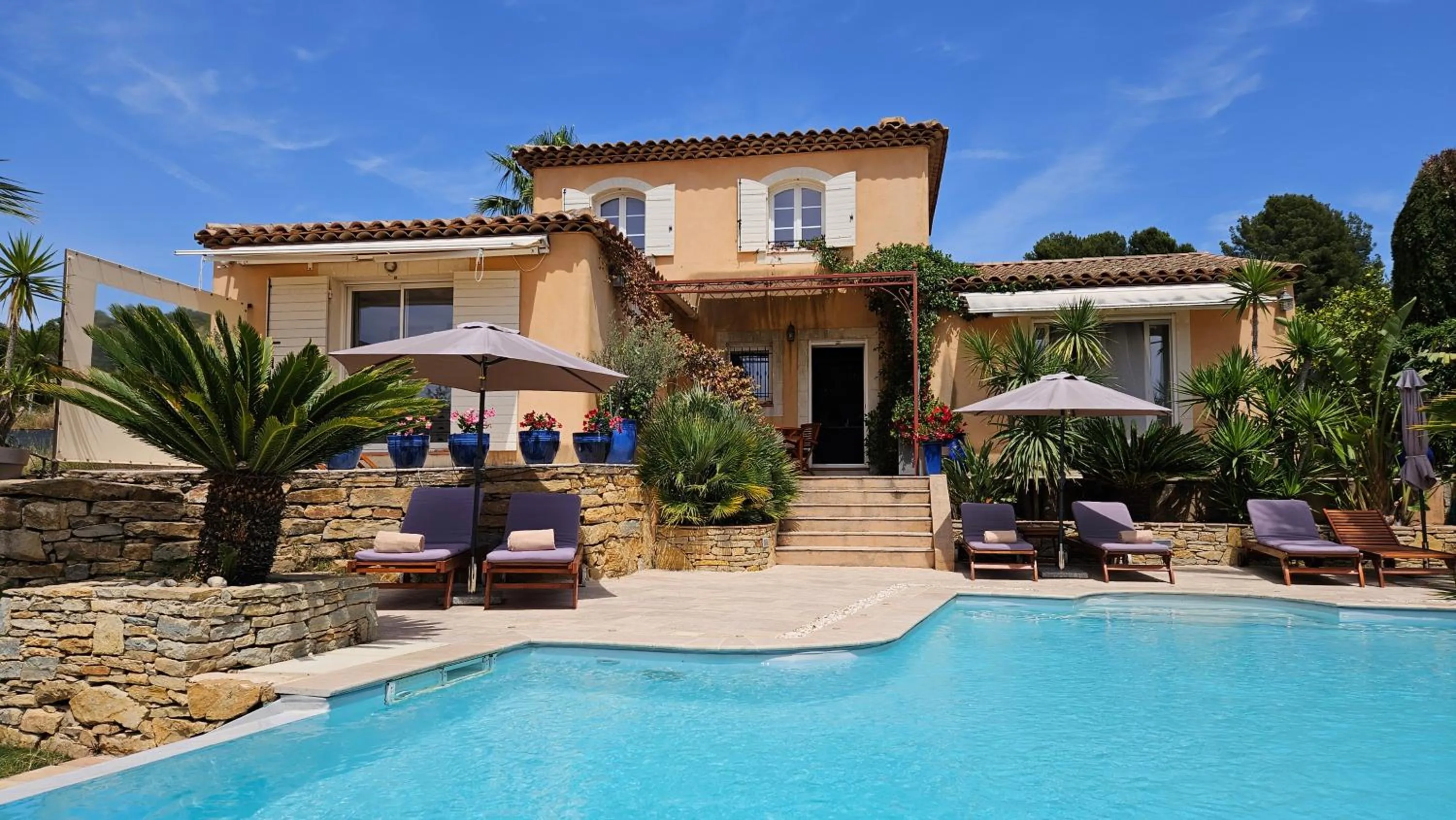 Property building in la cigale sous l'olivier