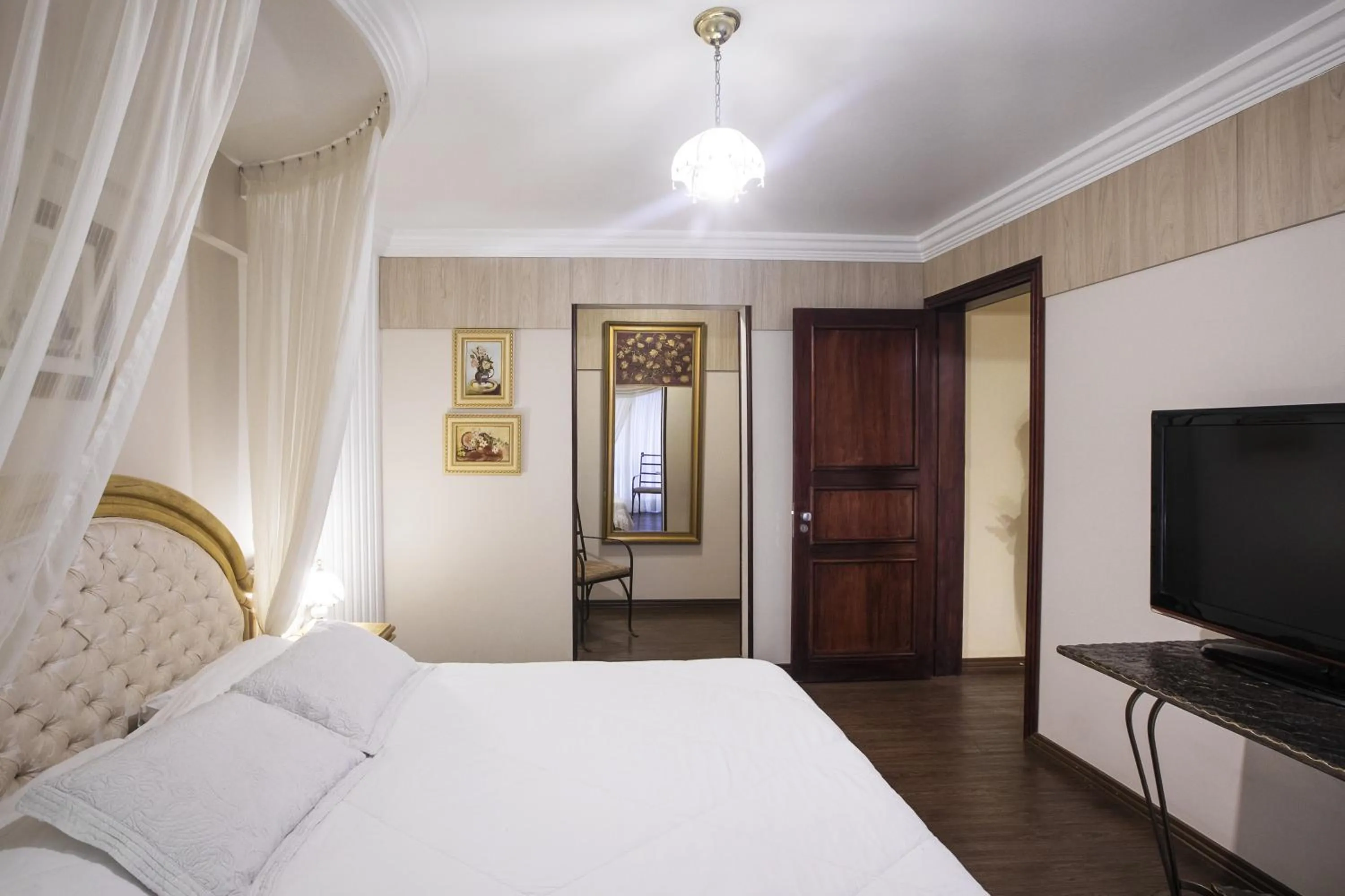 Photo of the whole room, Bed in Hotel Lang Palace - Fica no Centro da Cidade