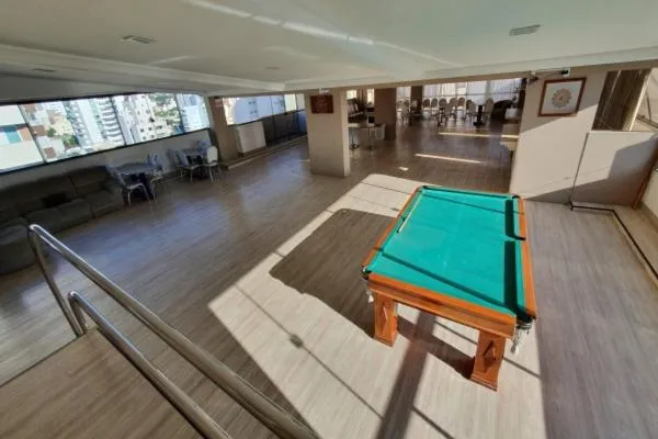 Game Room in Hotel Lang Palace - Fica no Centro da Cidade