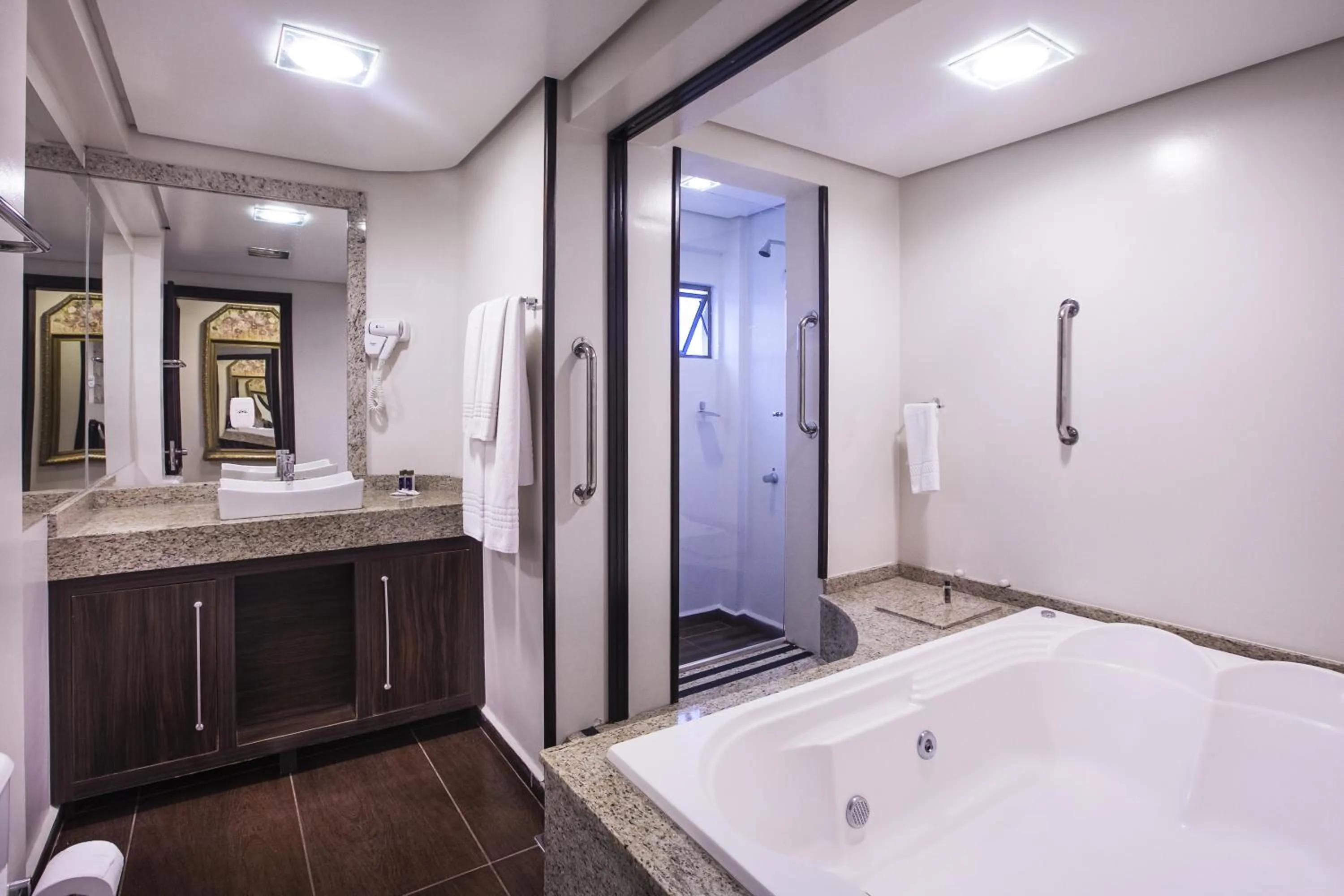 Hot Tub in Hotel Lang Palace - Fica no Centro da Cidade