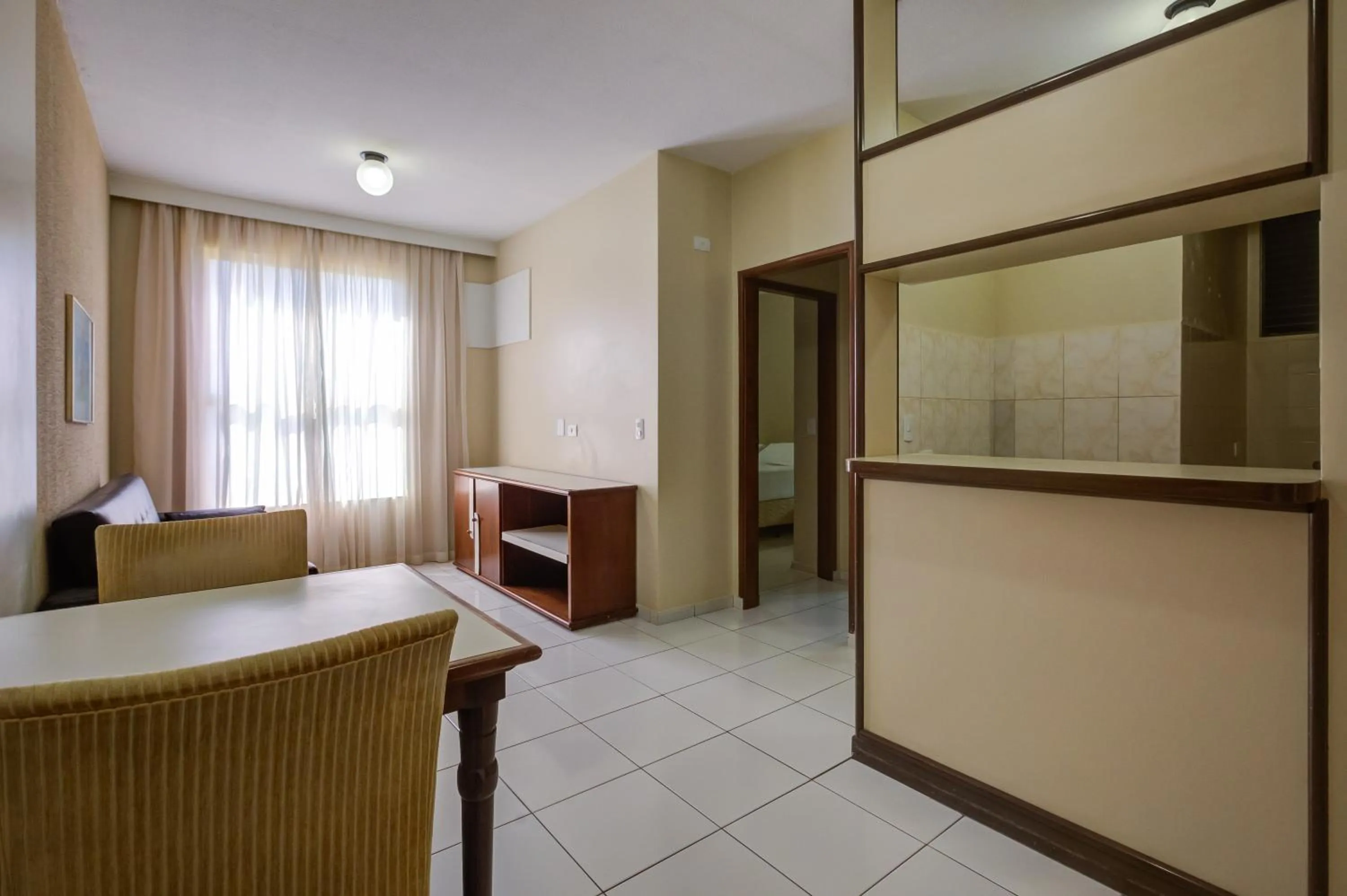 Living room, Bed in Slaviero Londrina Flat