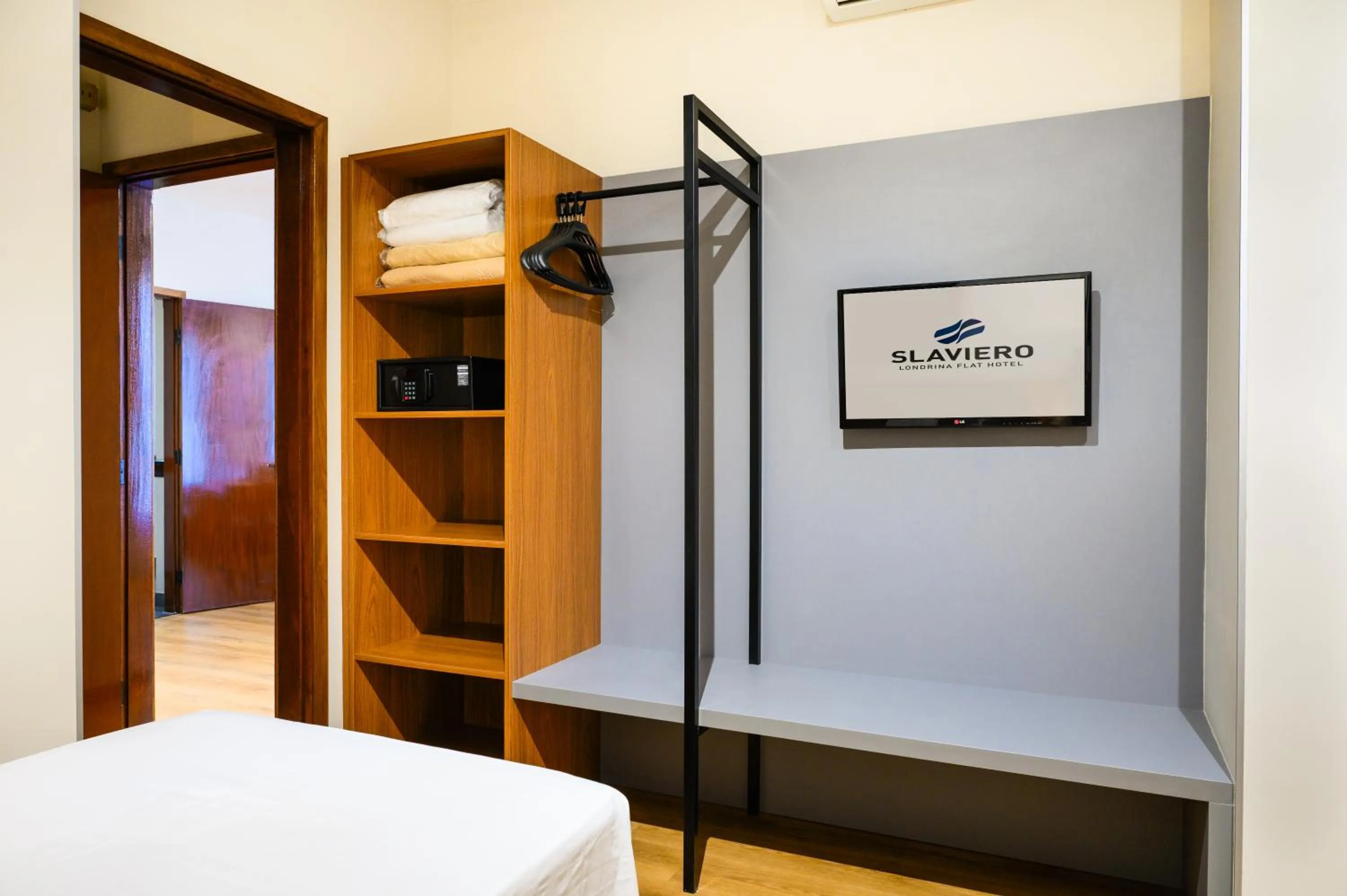 Area and facilities, Bed in Slaviero Londrina Flat