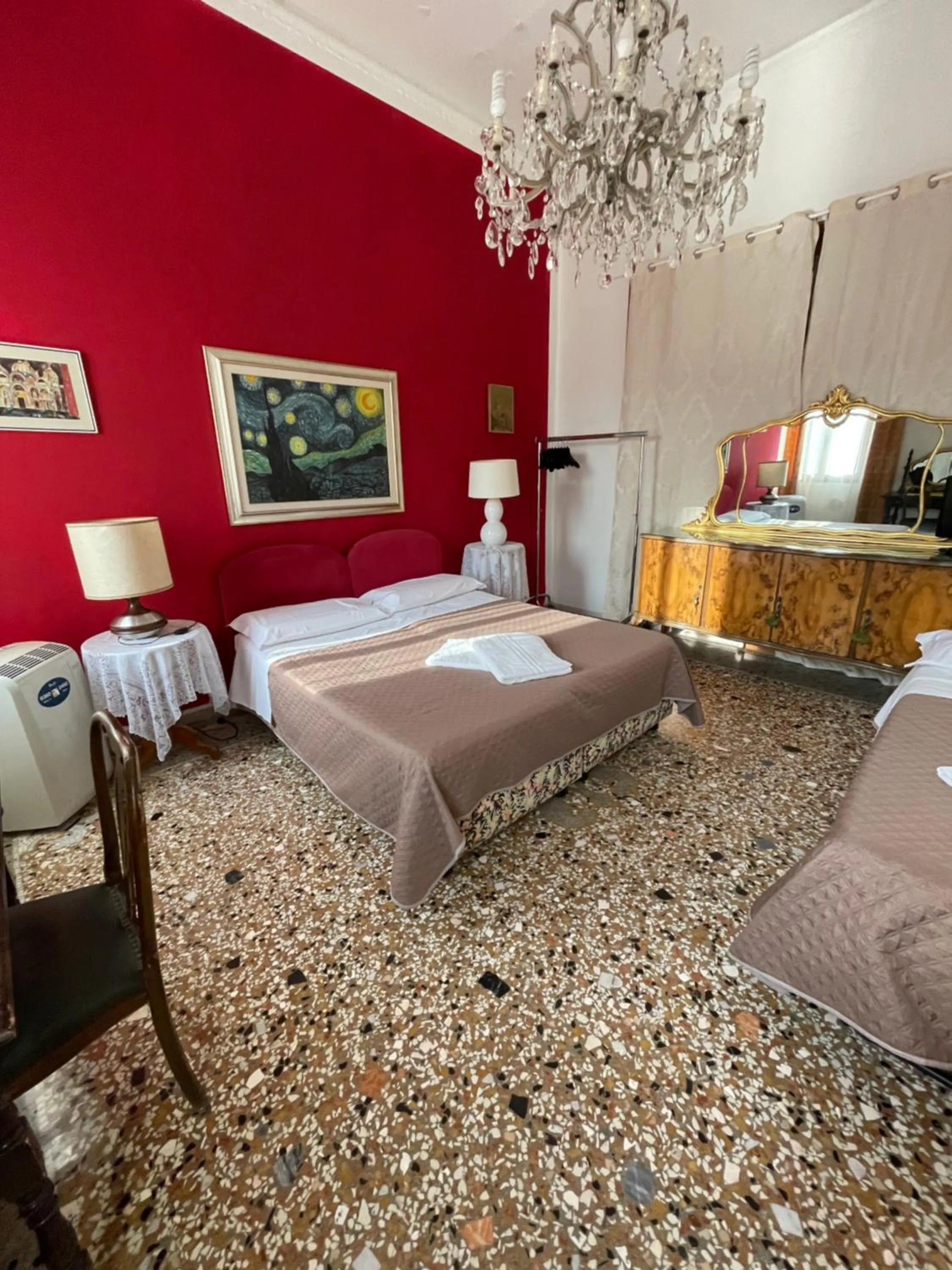 Photo of the whole room, Bed in Princess Guest House Canal View