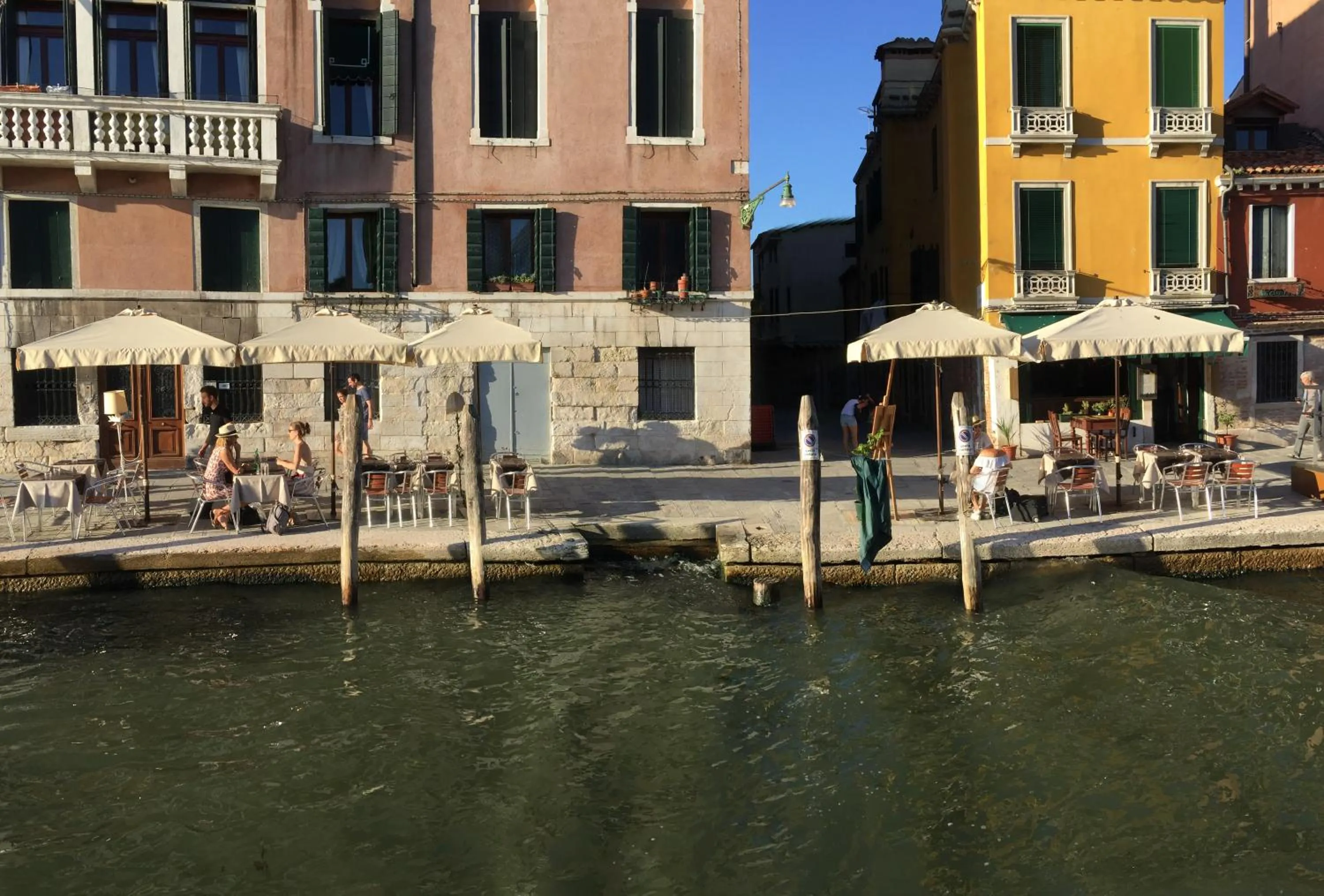 Restaurant/places to eat in Princess Guest House Canal View