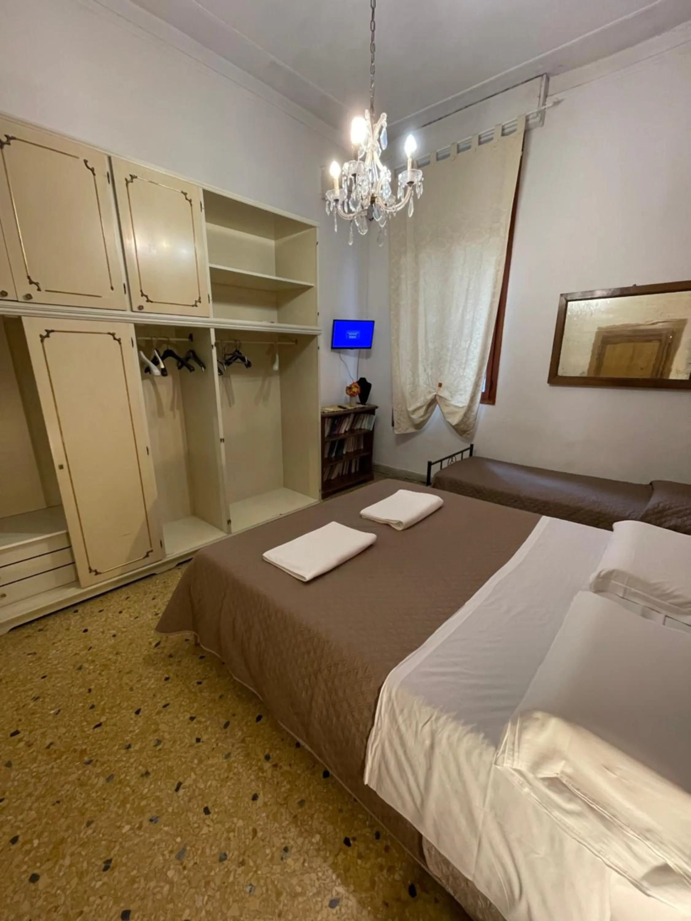 Photo of the whole room, Bed in Princess Guest House Canal View