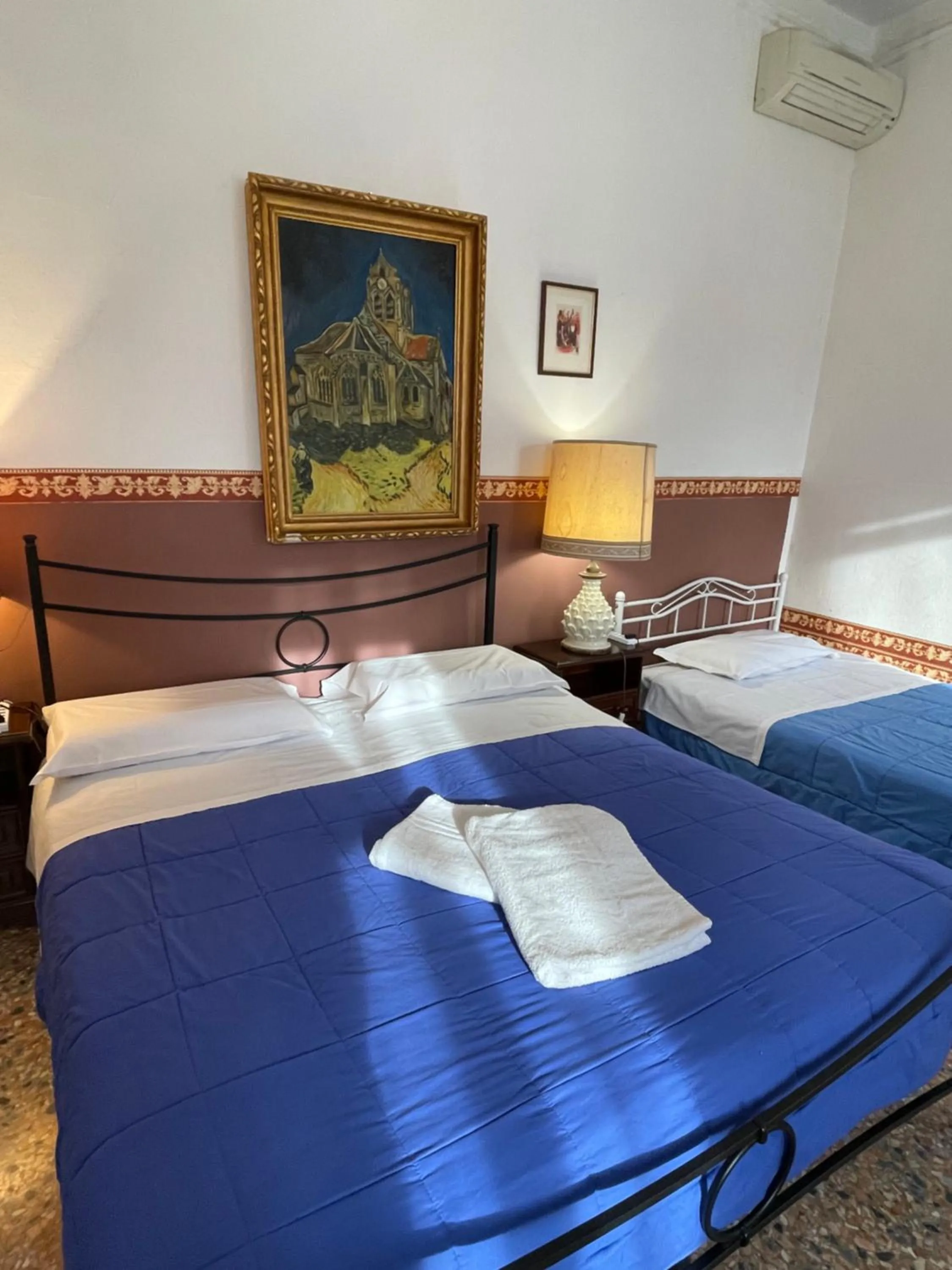 Photo of the whole room, Bed in Princess Guest House Canal View