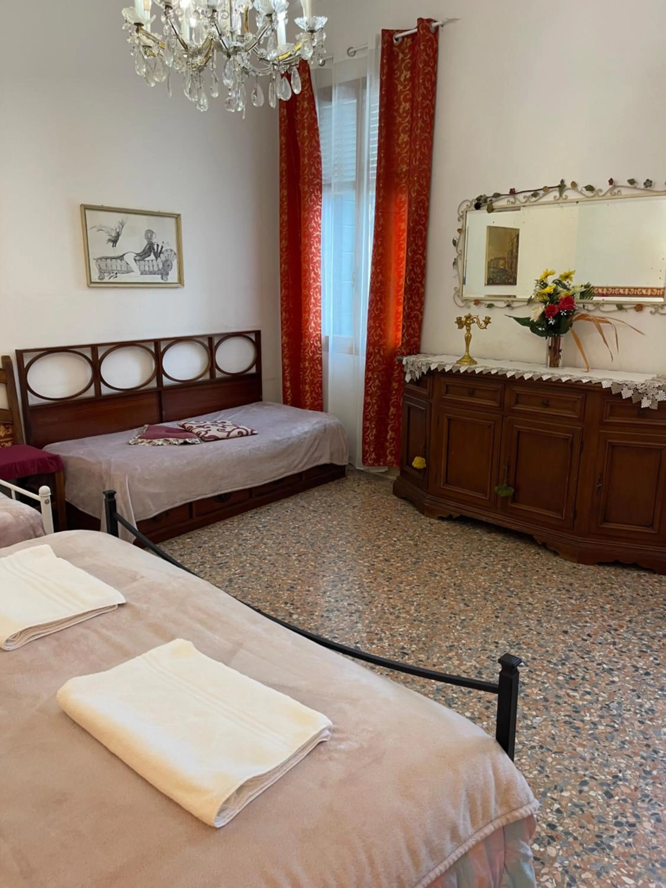 Photo of the whole room, Bed in Princess Guest House Canal View