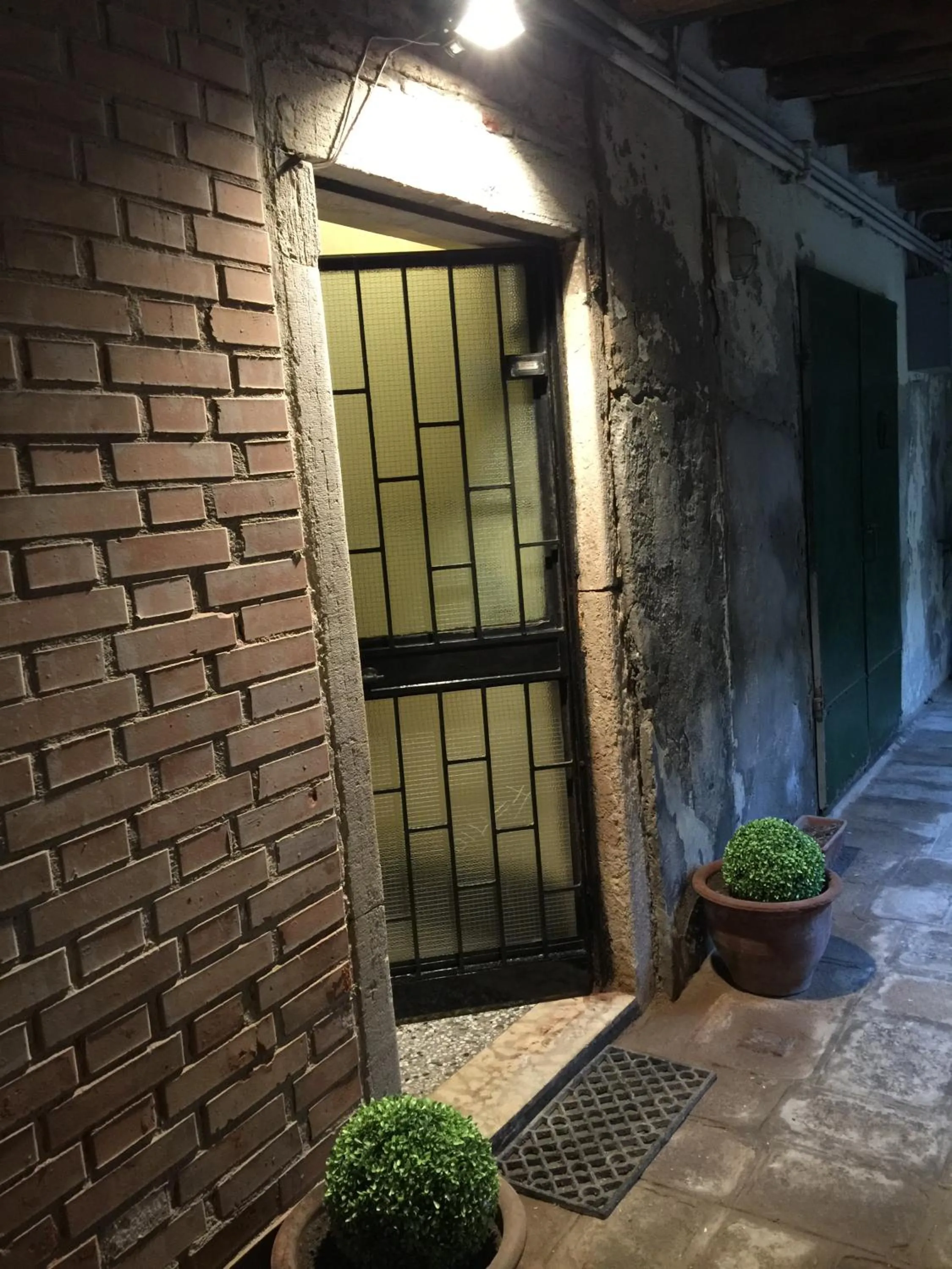 Facade/entrance in Princess Guest House Canal View