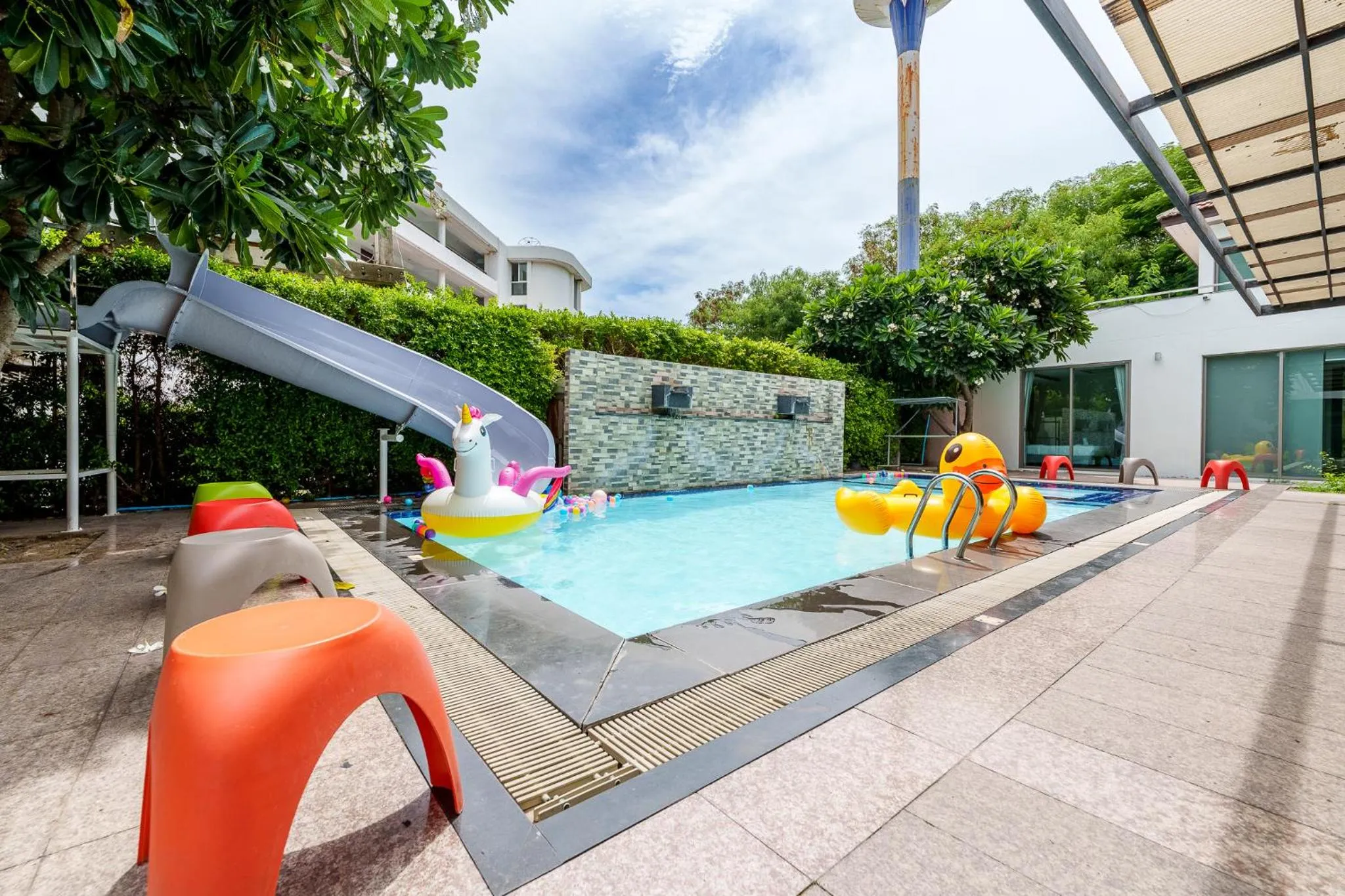 Swimming pool in Villa Navin